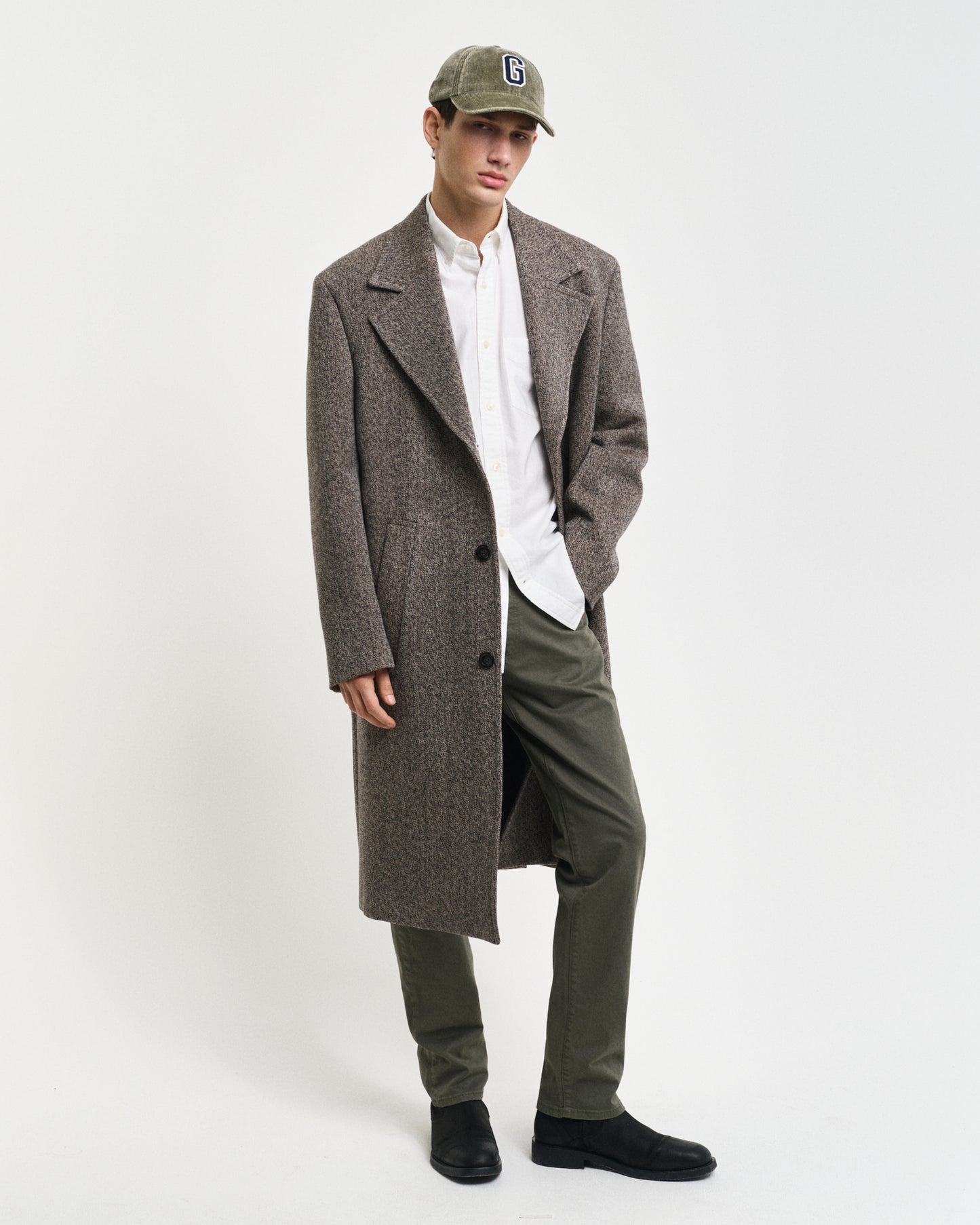 DARK EARTHY GREEN, REGULAR DESERT JEANS BY GANT AU.