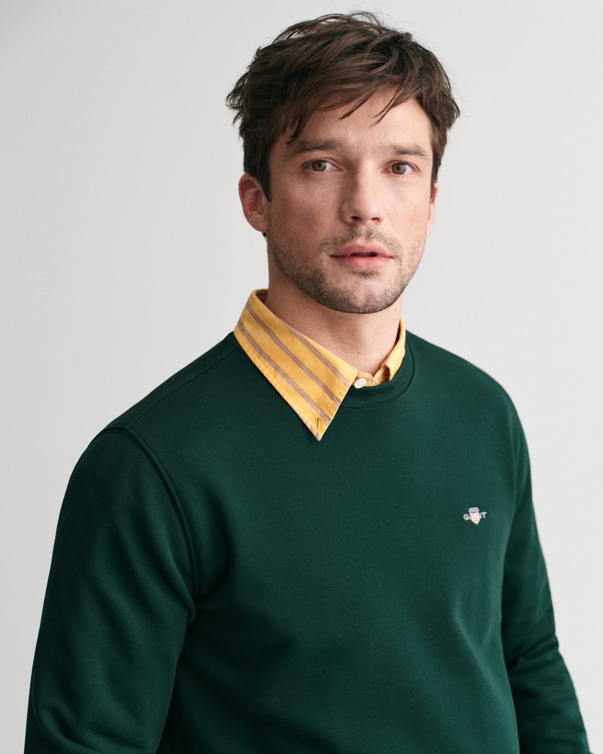 TARTAN GREEN, REG SHIELD C-NECK SWEAT, CLOSE-UP BY GANT AU.