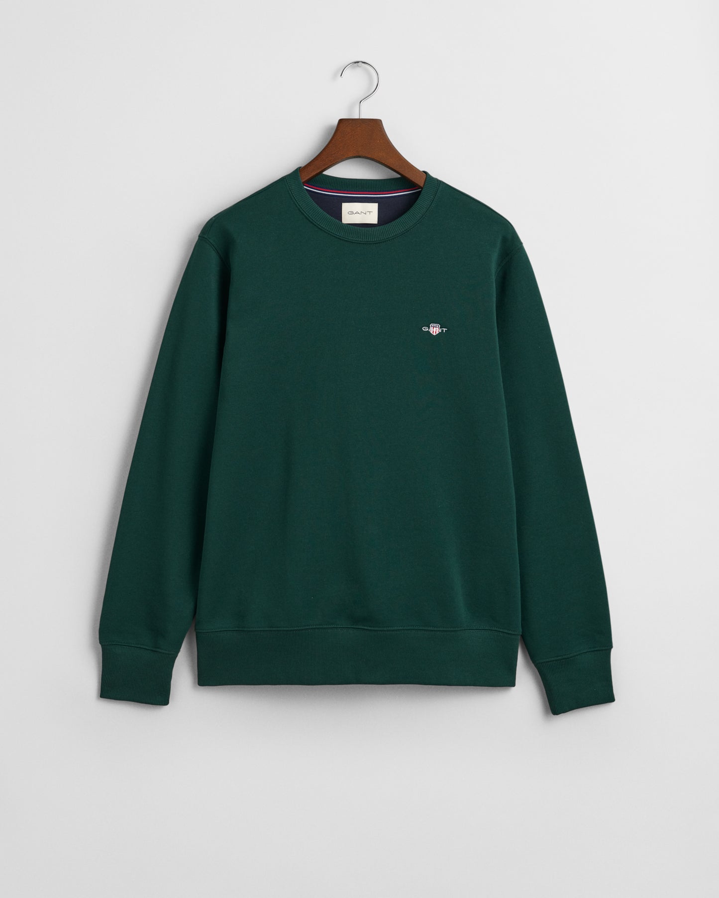 TARTAN GREEN, REG SHIELD C-NECK SWEAT, FLAT-LAY BY GANT AU.