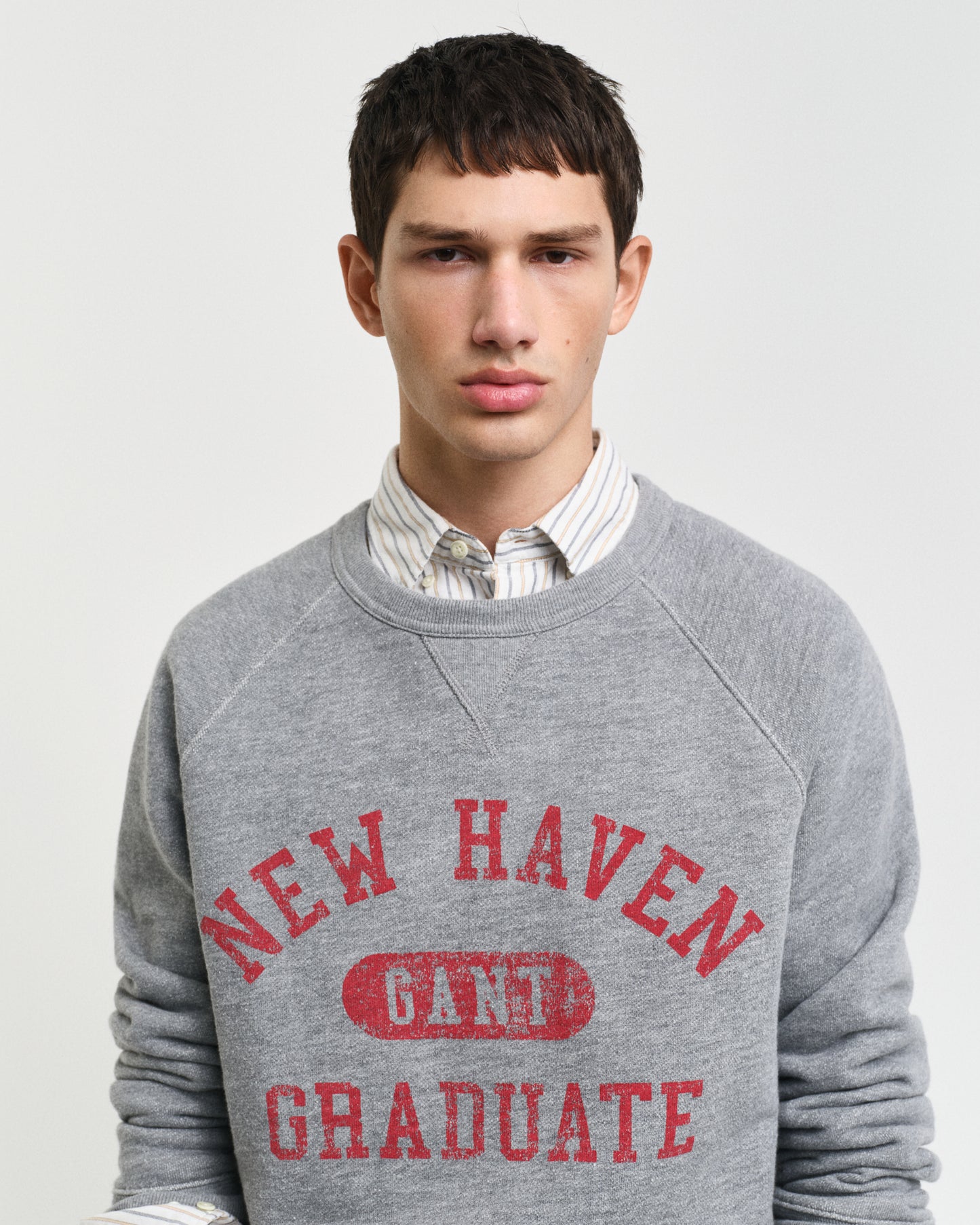 GREY MELANGE, GRAPHIC C-NECK SWEAT, CLOSE-UP BY GANT AU.