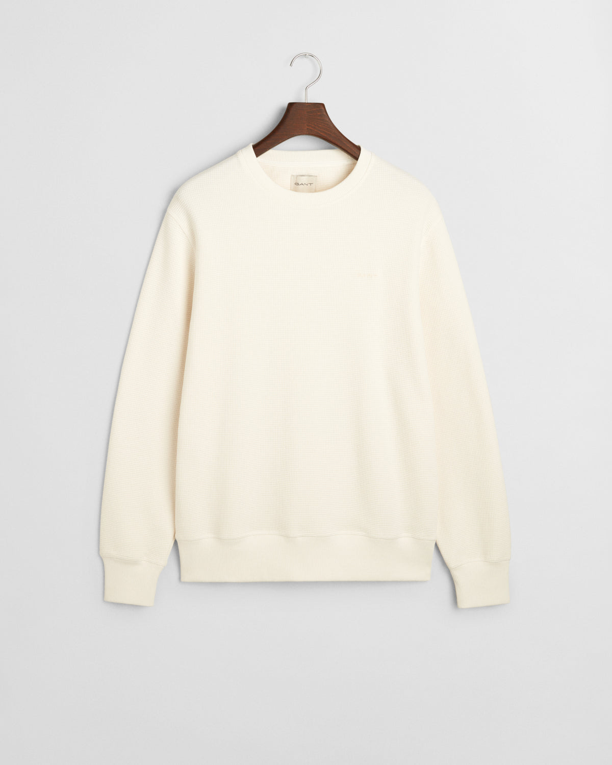 CREAM, WAFFLE C-NECK SWEAT, FLAT-LAY BY GANT AU.
