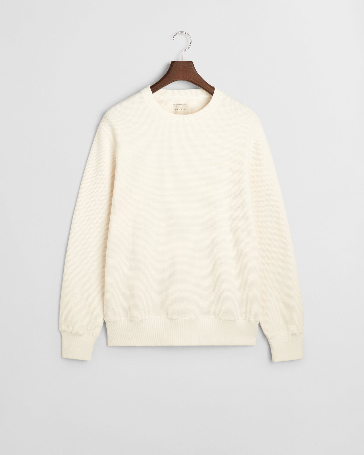CREAM, WAFFLE C-NECK SWEAT, FLAT-LAY BY GANT AU.