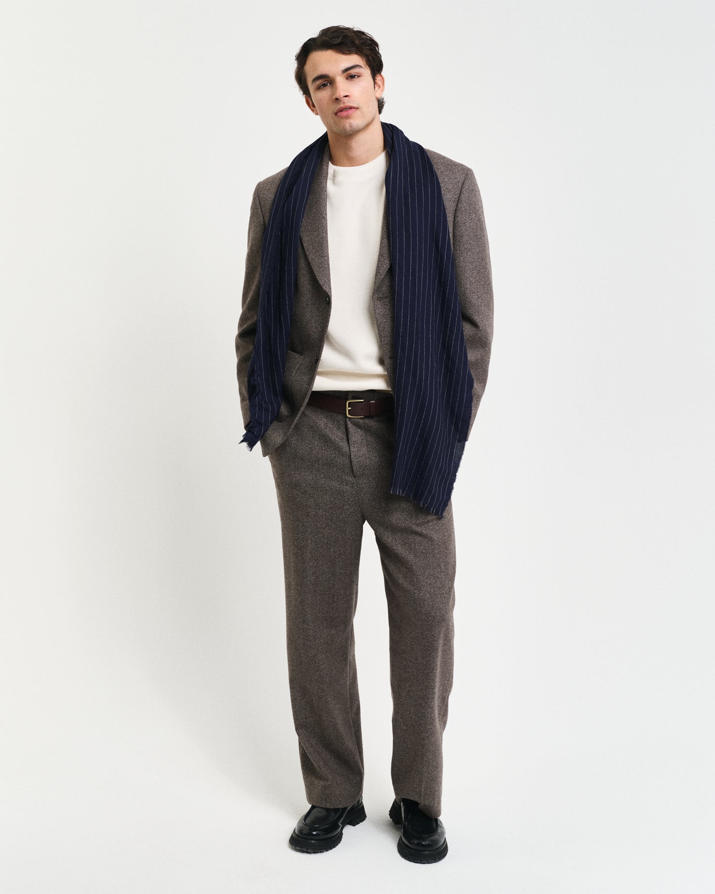 CREAM, WAFFLE C-NECK SWEAT BY GANT AU.
