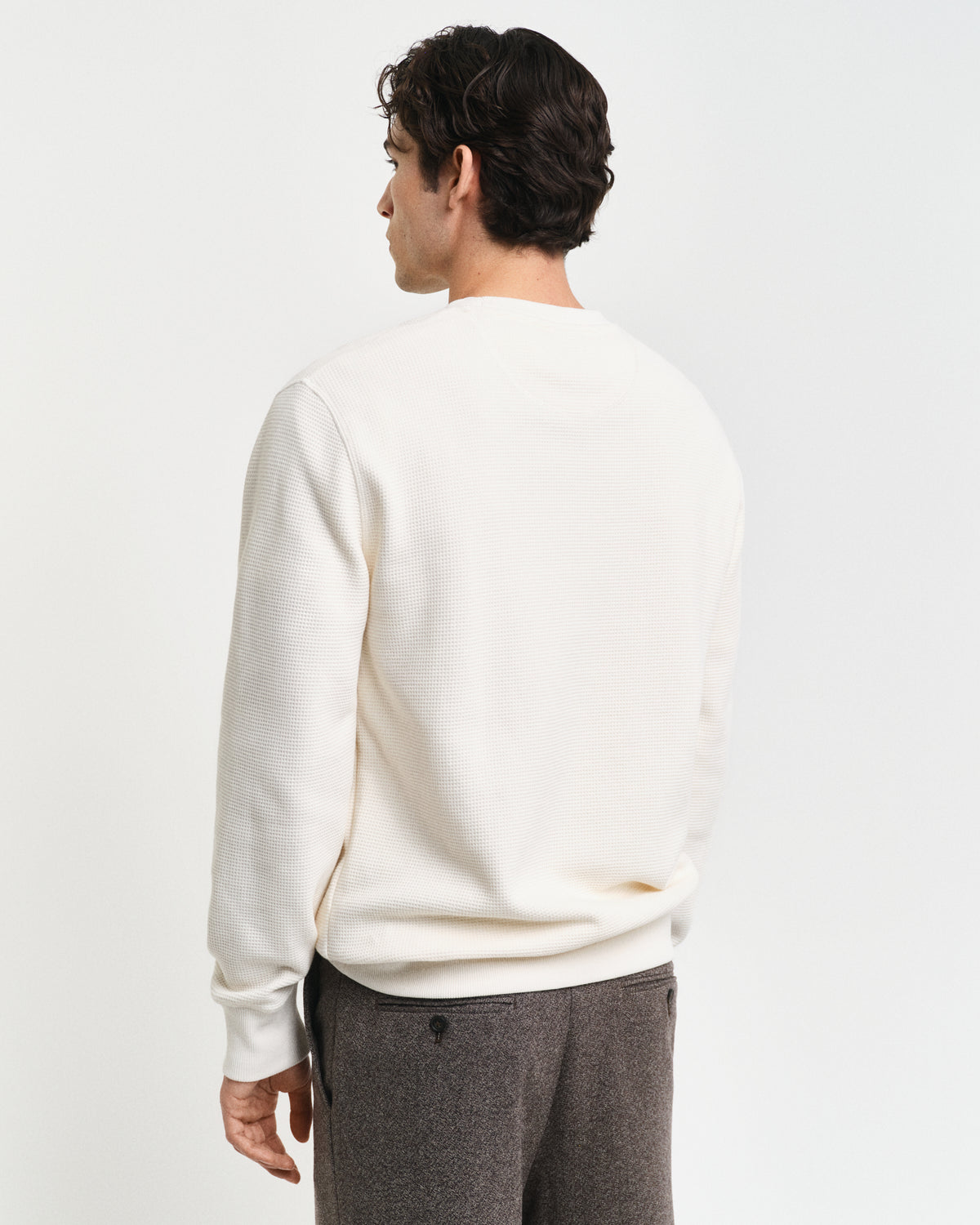 CREAM, WAFFLE C-NECK SWEAT, BACK-VIEW BY GANT AU.