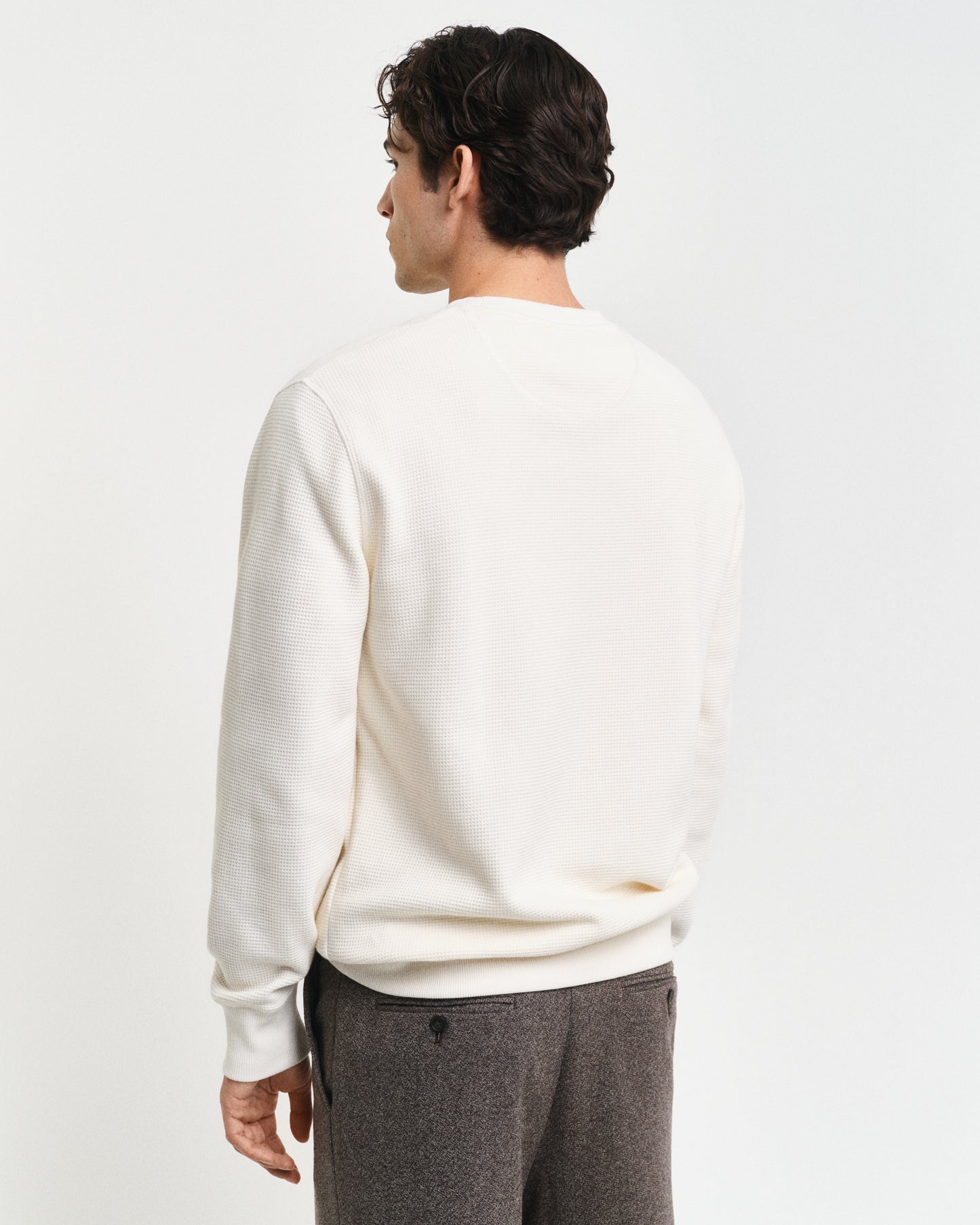 CREAM, WAFFLE C-NECK SWEAT, BACK-VIEW BY GANT AU.