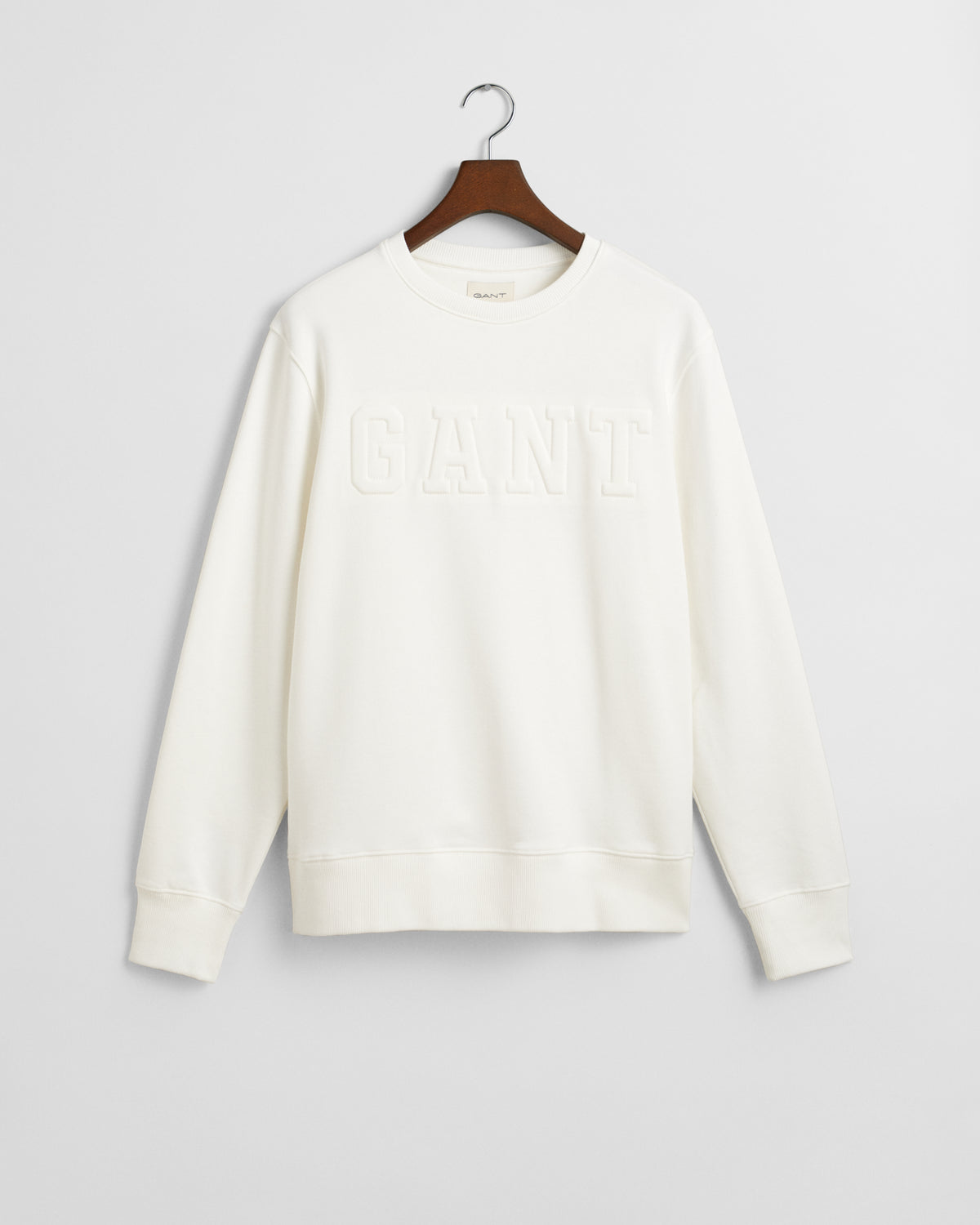 EGGSHELL, EMBOSSED C-NECK SWEAT, FLAT-LAY BY GANT AU.