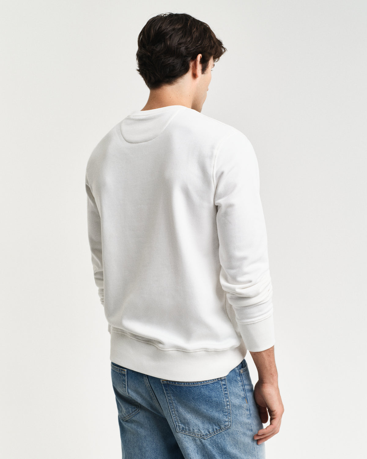 EGGSHELL, EMBOSSED C-NECK SWEAT, BACK-VIEW BY GANT AU.
