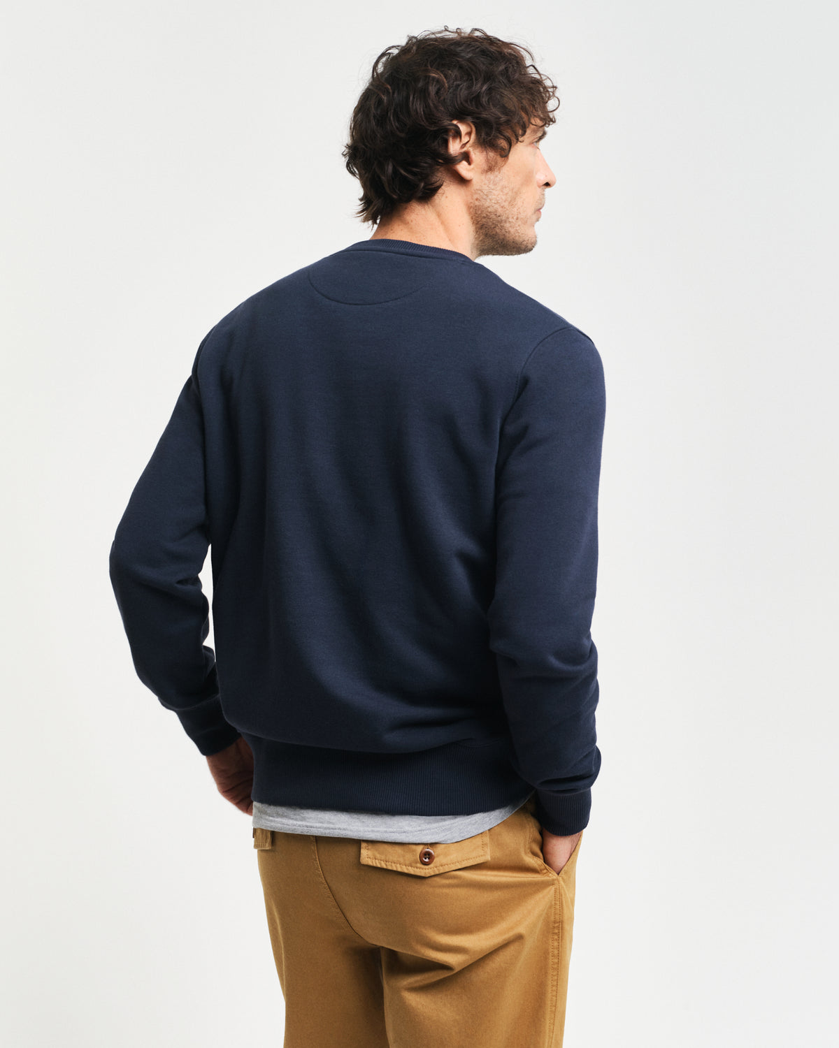 EVENING BLUE, EMBOSSED C-NECK SWEAT, BACK-VIEW BY GANT AU.