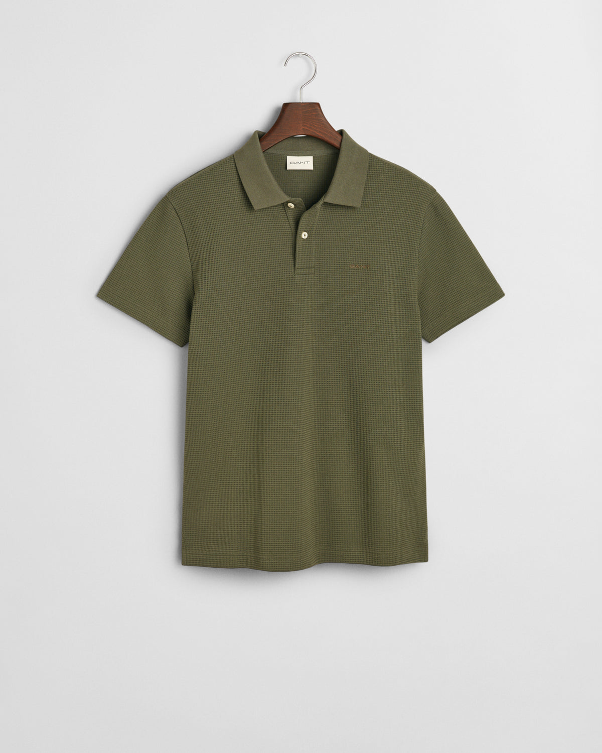 DARK EARTHY GREEN, WAFFLE TEXTURED SS POLO, FLAT-LAY BY GANT AU.