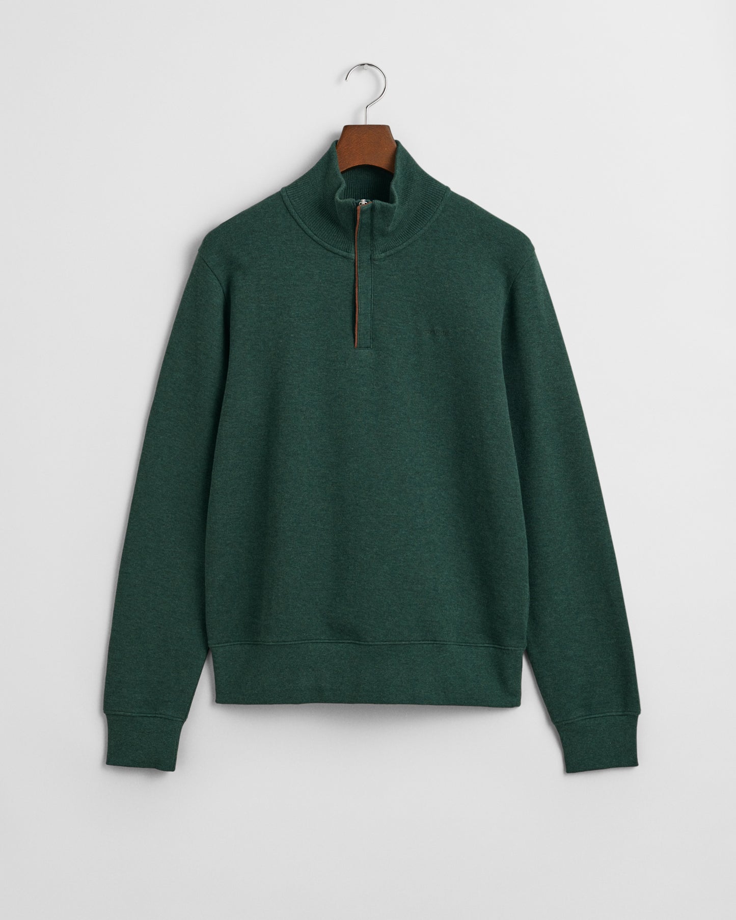 TARTAN GREEN, SACKER RIB HALF ZIP, FLAT-LAY BY GANT AU.