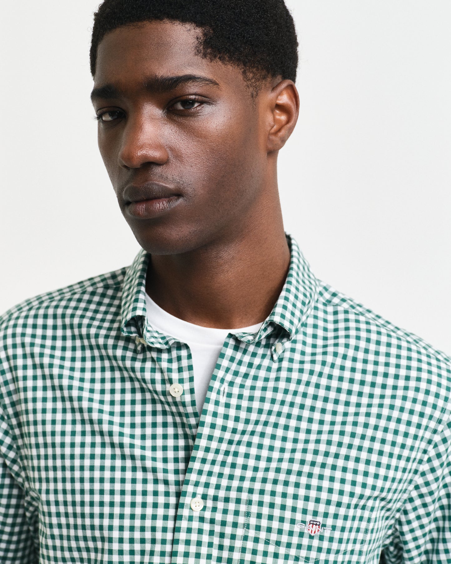 DEEP FOREST GREEN, REG CLASSIC POPLIN GINGHAM SHIRT, CLOSE-UP BY GANT AU.