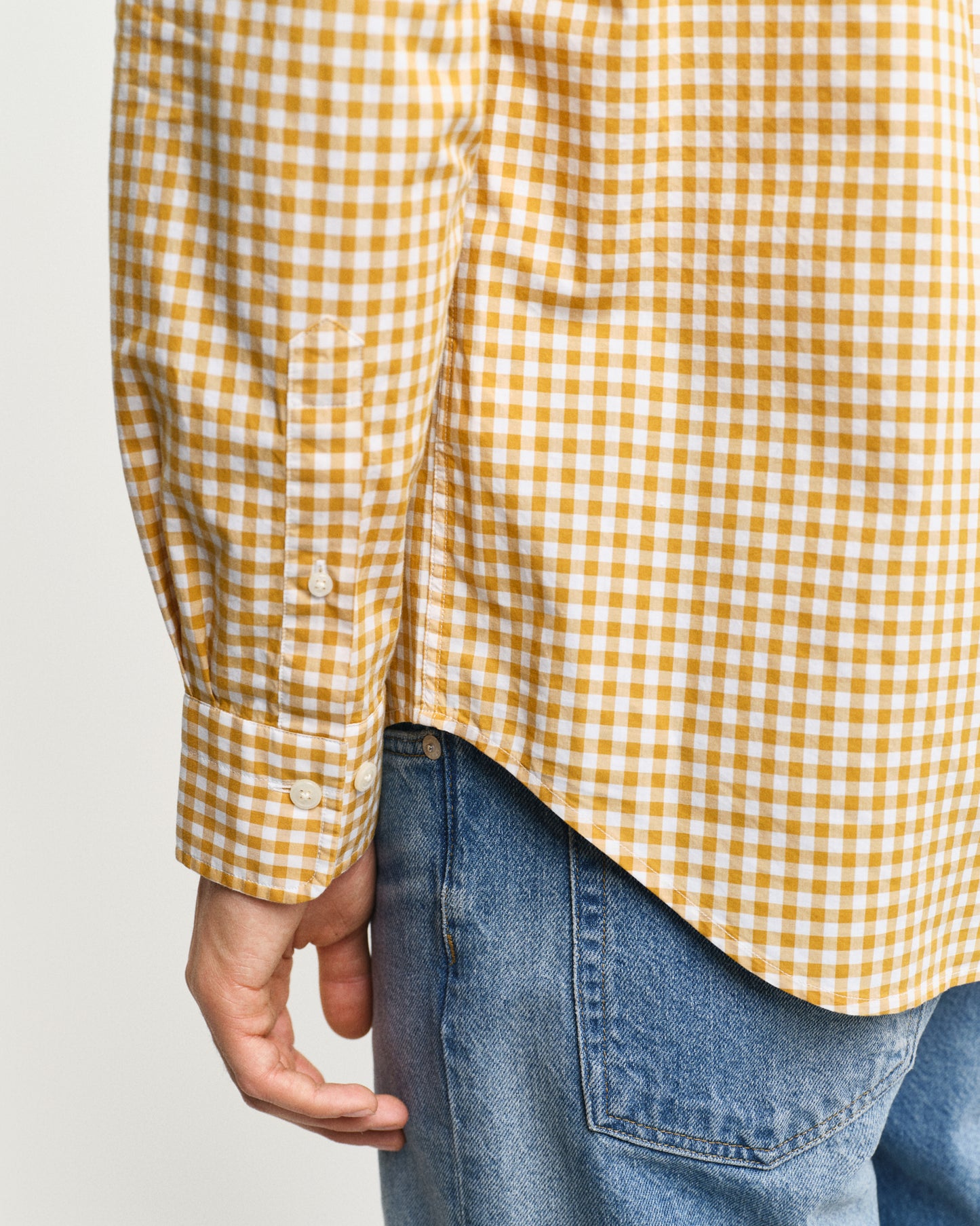MODEL WEARING REG CLASSIC POPLIN GINGHAM SHIRT