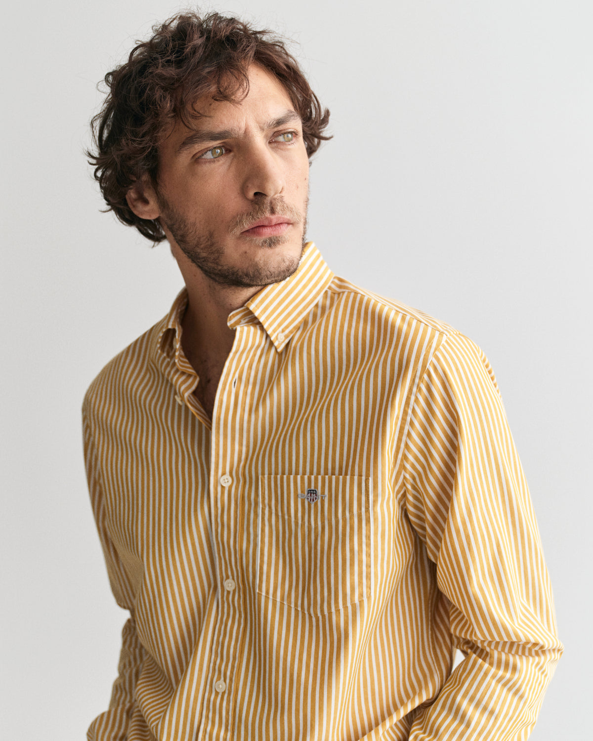 MODEL WEARING REG CLASSIC POPLIN STRIPE SHIRT