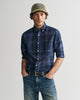 DUSTY NAVY, REG GMNT DYED CHECK SHIRT, FRONT-VIEW BY GANT AU.