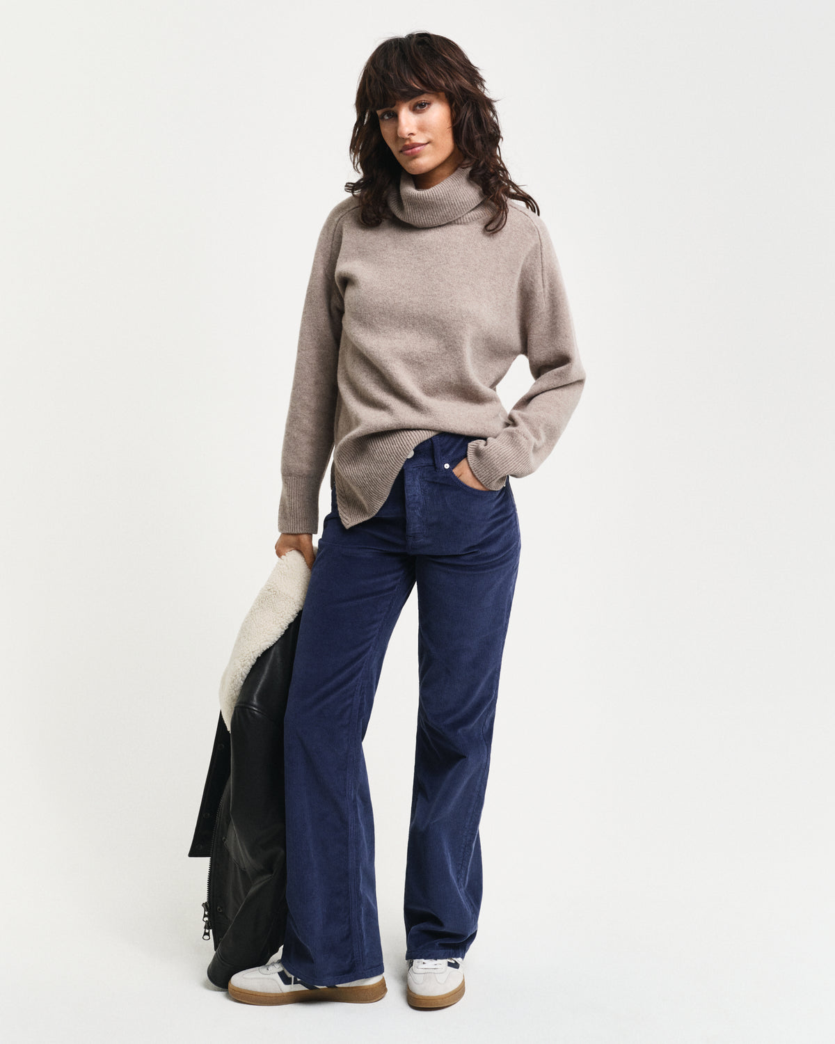 CLASSIC BLUE, CORDUROY FLARE JEANS BY GANT AU.