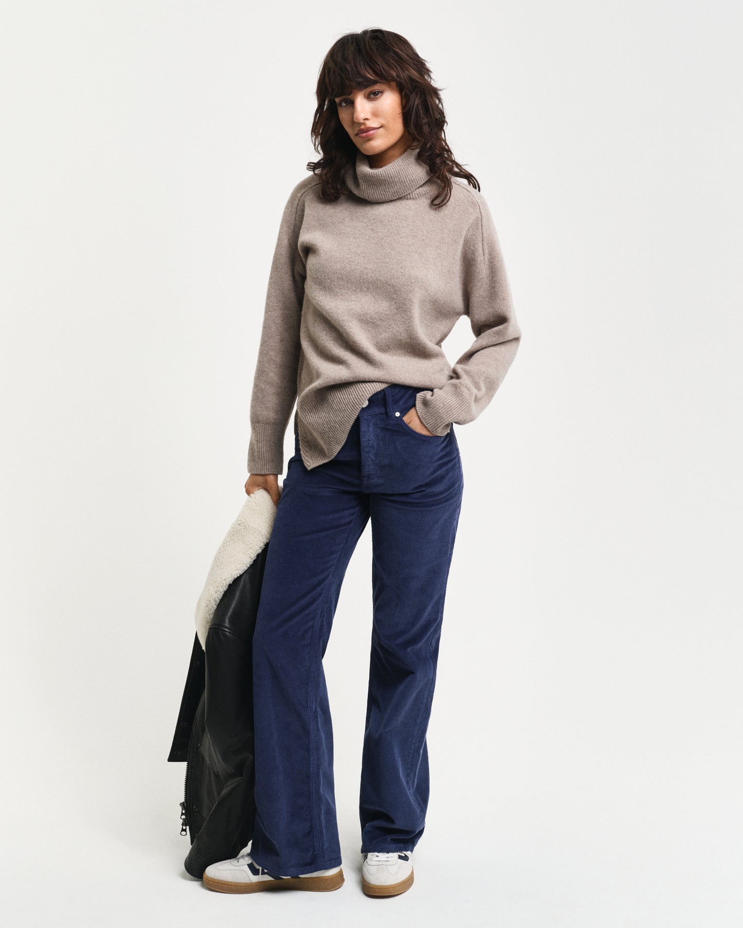 CLASSIC BLUE, CORDUROY FLARE JEANS BY GANT AU.