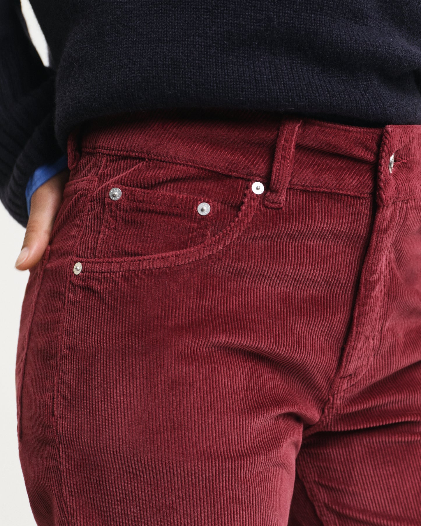 PLUMPED RED, CORDUROY FLARE JEANS, CLOSE-UP BY GANT AU.