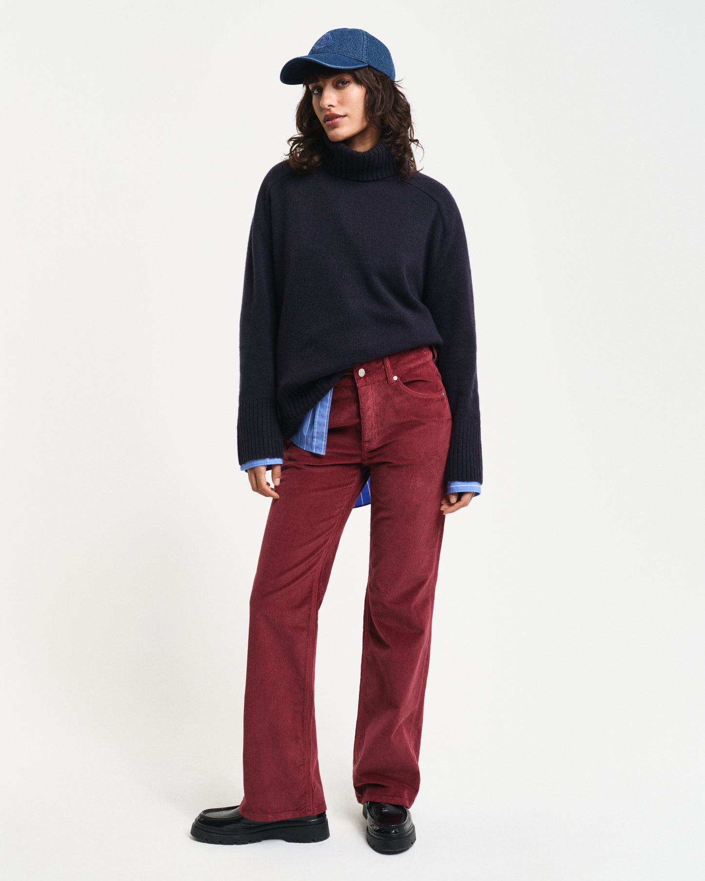 PLUMPED RED, CORDUROY FLARE JEANS BY GANT AU.