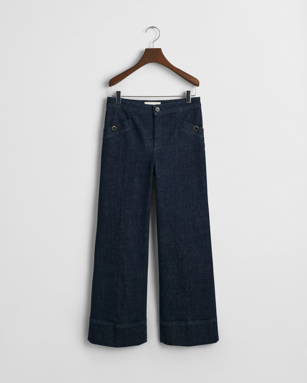 DARK BLUE RAW, CROPPED CREASED DENIM, FLAT-LAY BY GANT AU.