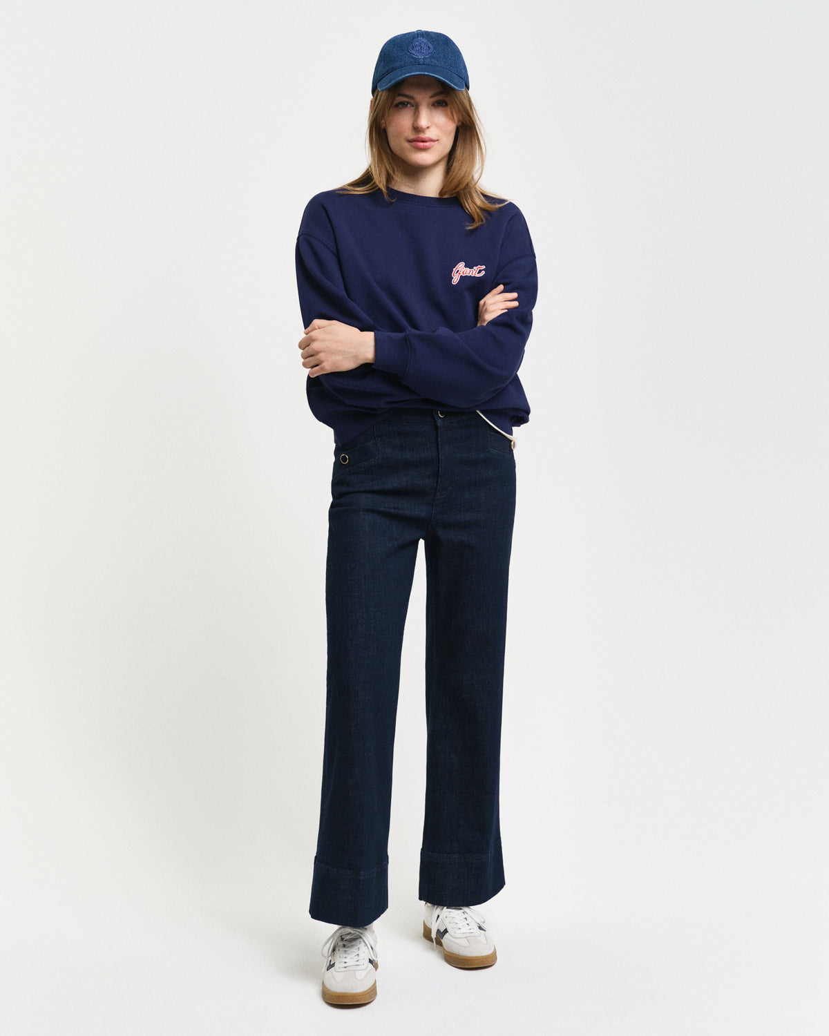 DARK BLUE RAW, CROPPED CREASED DENIM BY GANT AU.