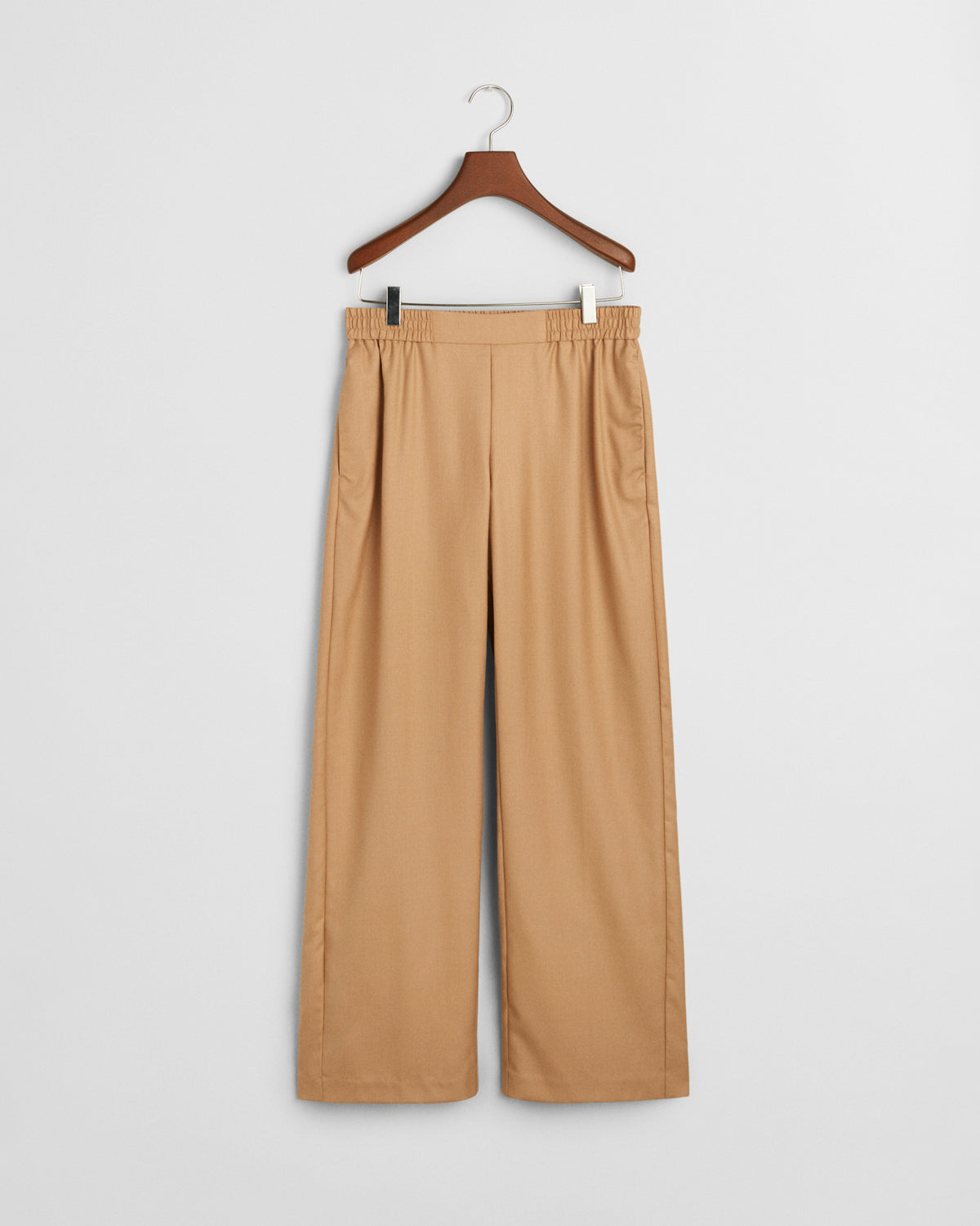 WARM KHAKI, PULL-ON PANTS, FRONT-VIEW BY GANT AU.