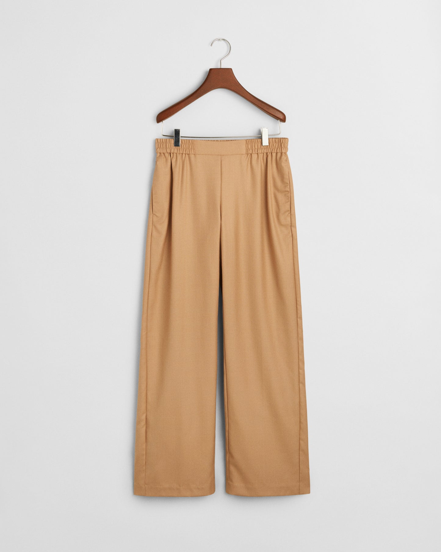 WARM KHAKI, PULL-ON PANTS, FRONT-VIEW BY GANT AU.