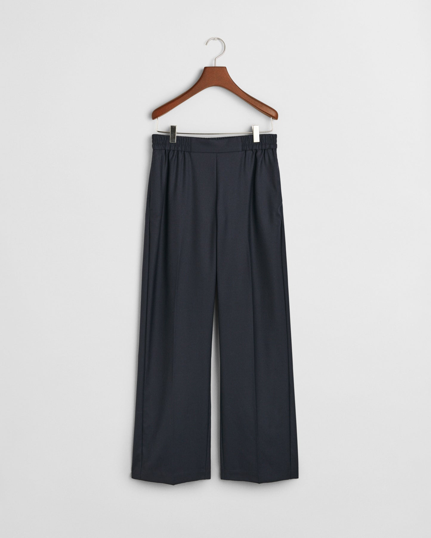EVENING BLUE, PULL-ON PANTS, FLAT-LAY BY GANT AU.