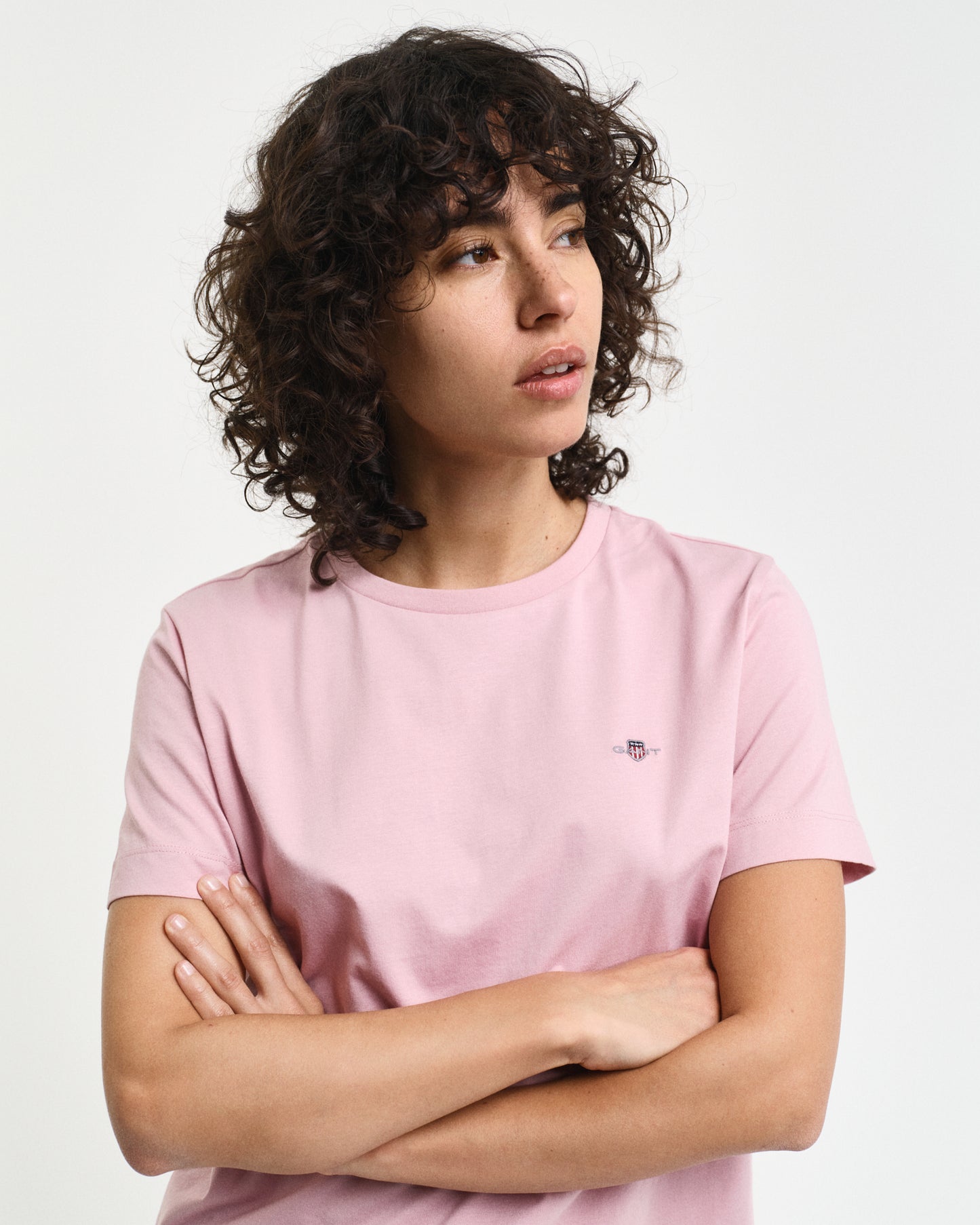 DUSTY PINK, REG SHIELD SS T-SHIRT, CLOSE-UP BY GANT AU.