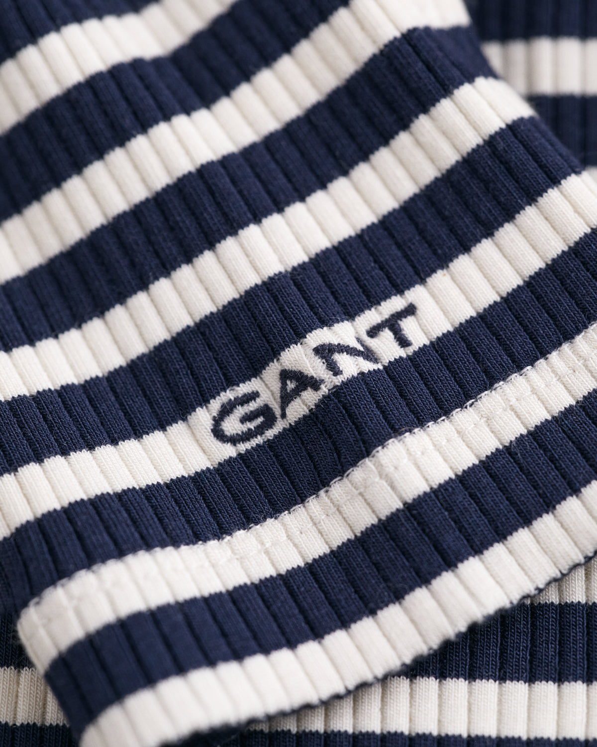 EVENING BLUE, SLIM STRIPED RIBBED TURTLENECK, CLOSE-UP BY GANT AU.