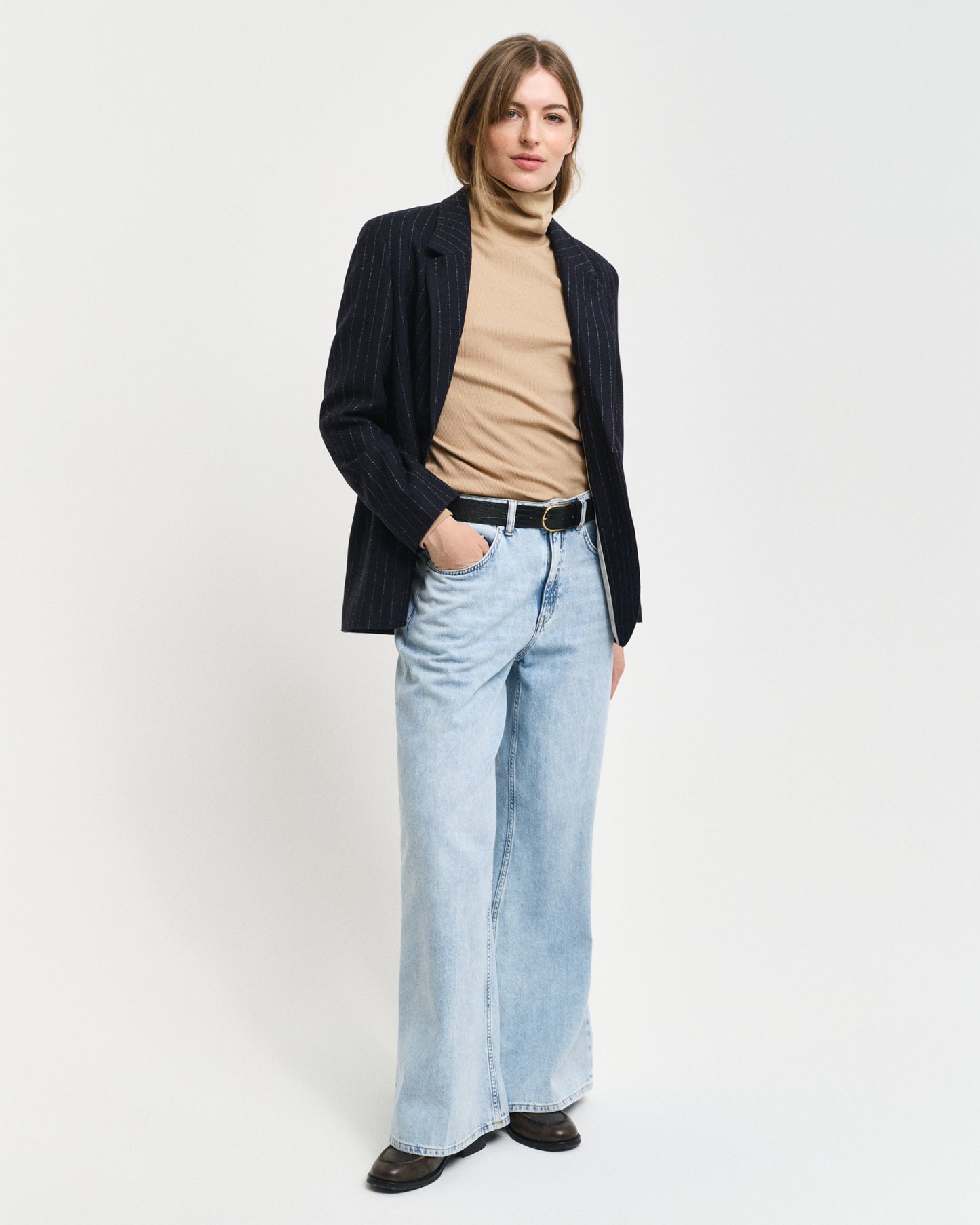 CARAMEL BEIGE, SLIM RIB TURTLENECK BY GANT AU.