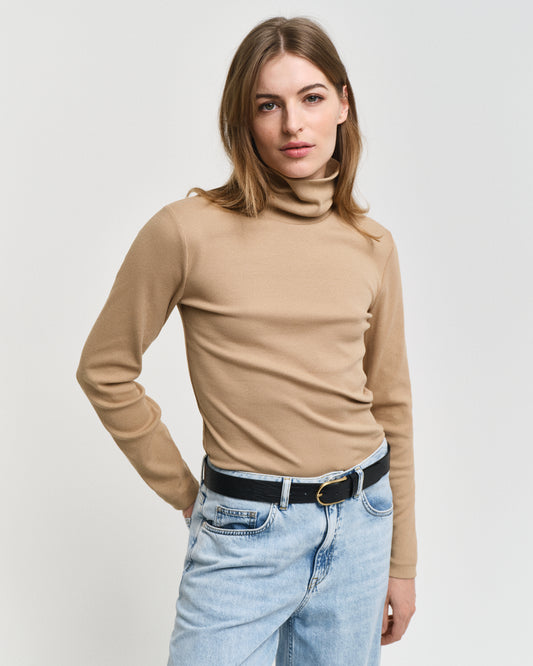 CARAMEL BEIGE, SLIM RIB TURTLENECK, FRONT-VIEW BY GANT AU.