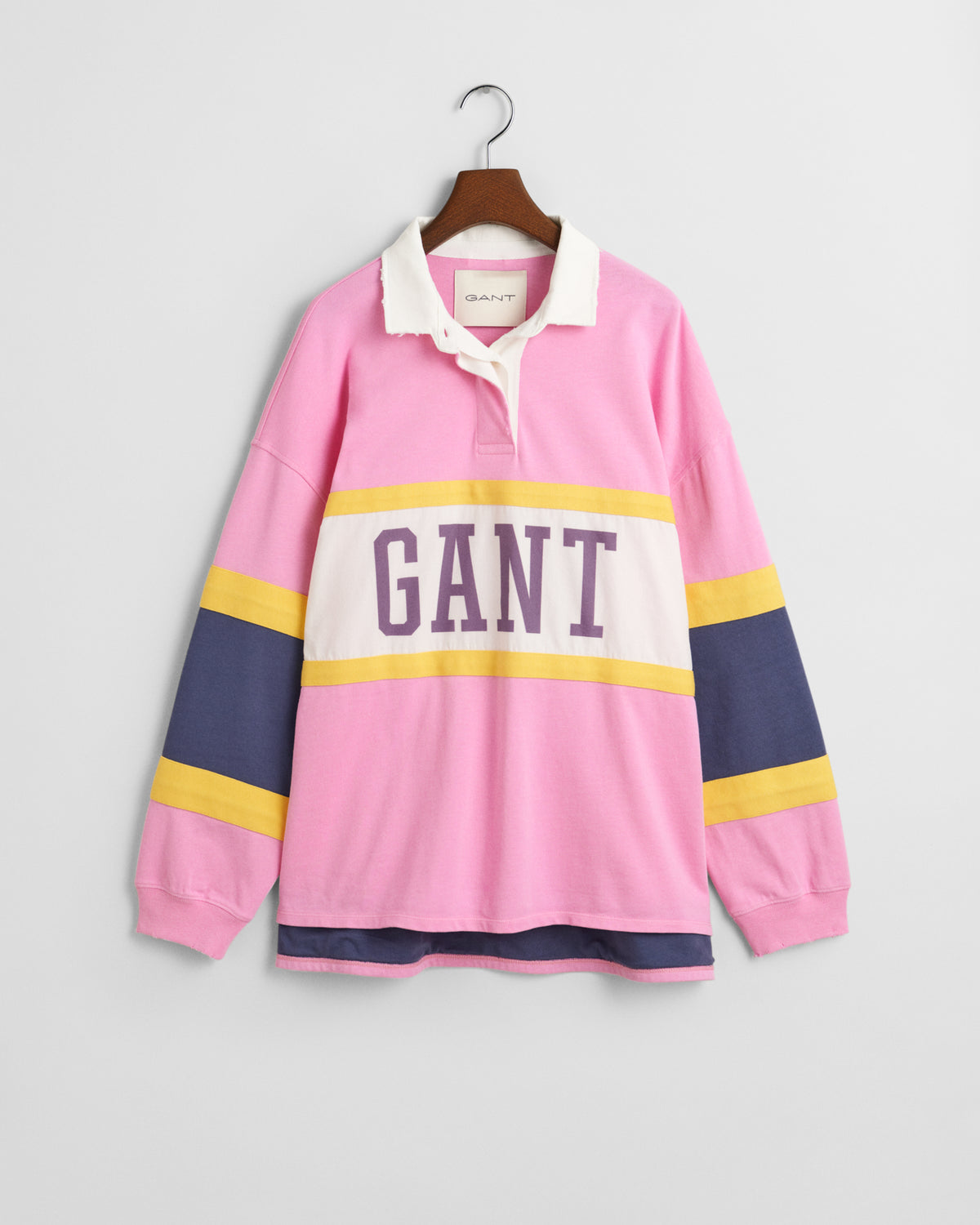 CANDY PINK, COLOR BLOCK RUGGER, FLAT-LAY BY GANT AU.