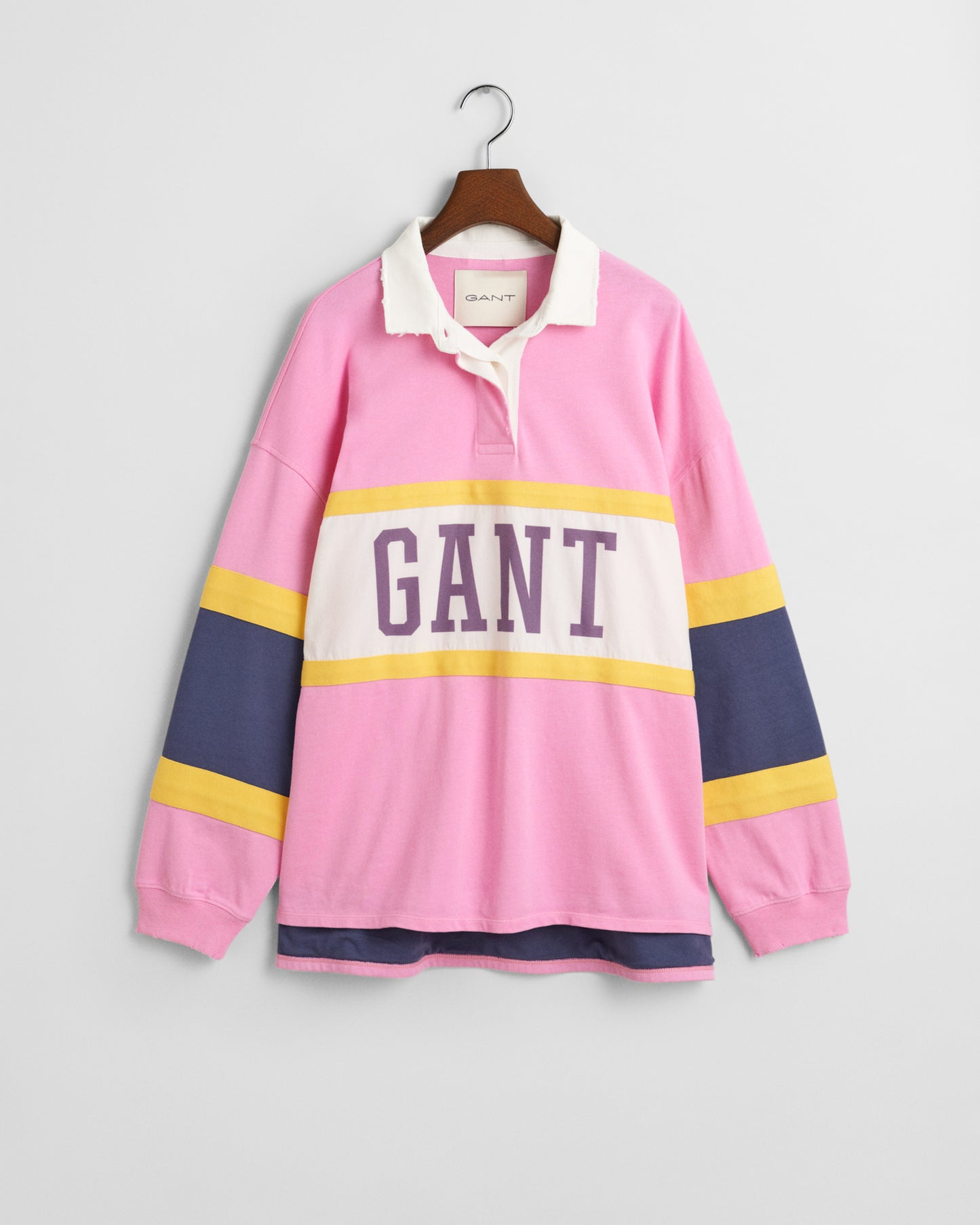CANDY PINK, COLOR BLOCK RUGGER, FLAT-LAY BY GANT AU.