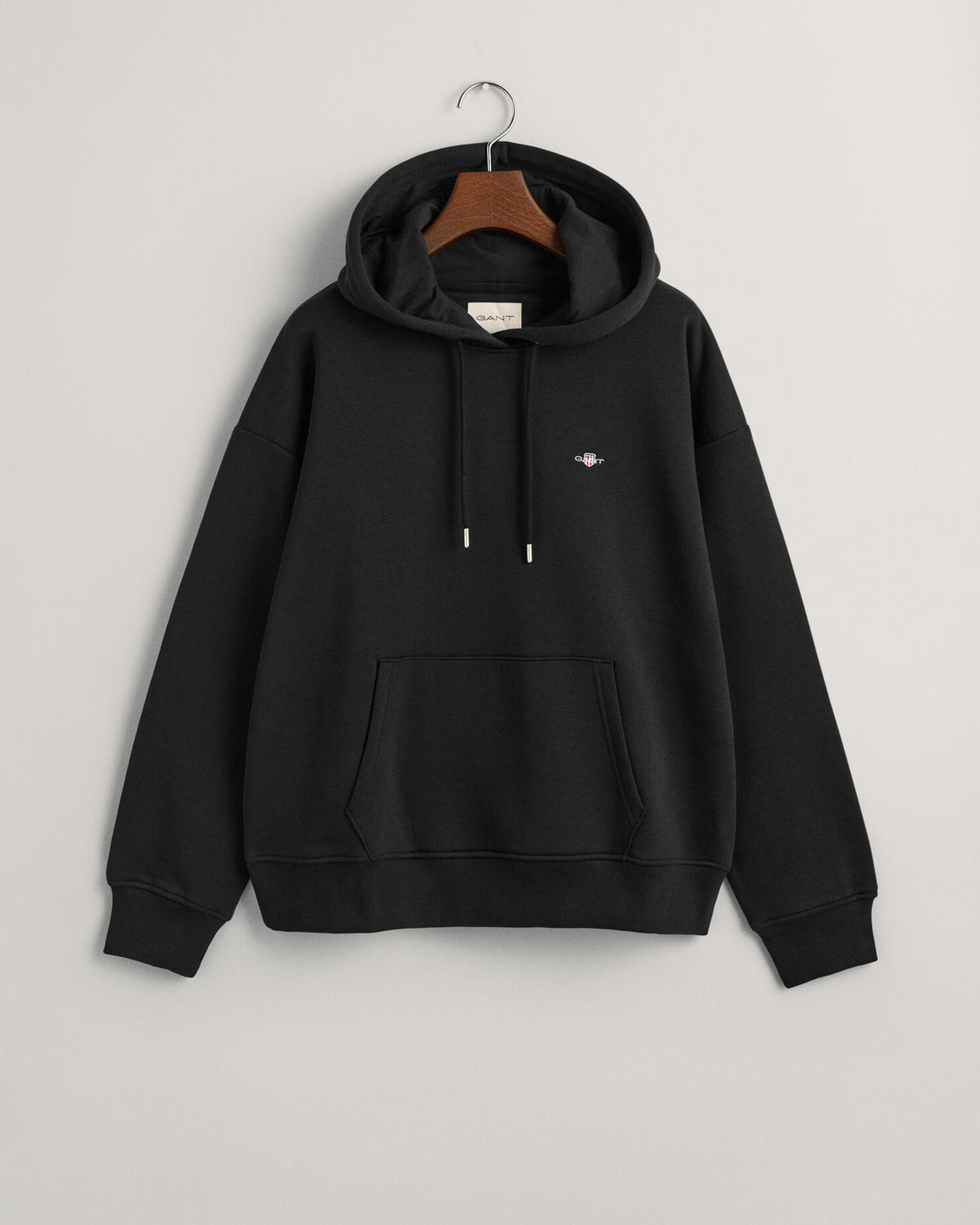 BLACK, SHIELD HOODIE, FLAT-LAY BY GANT AU.