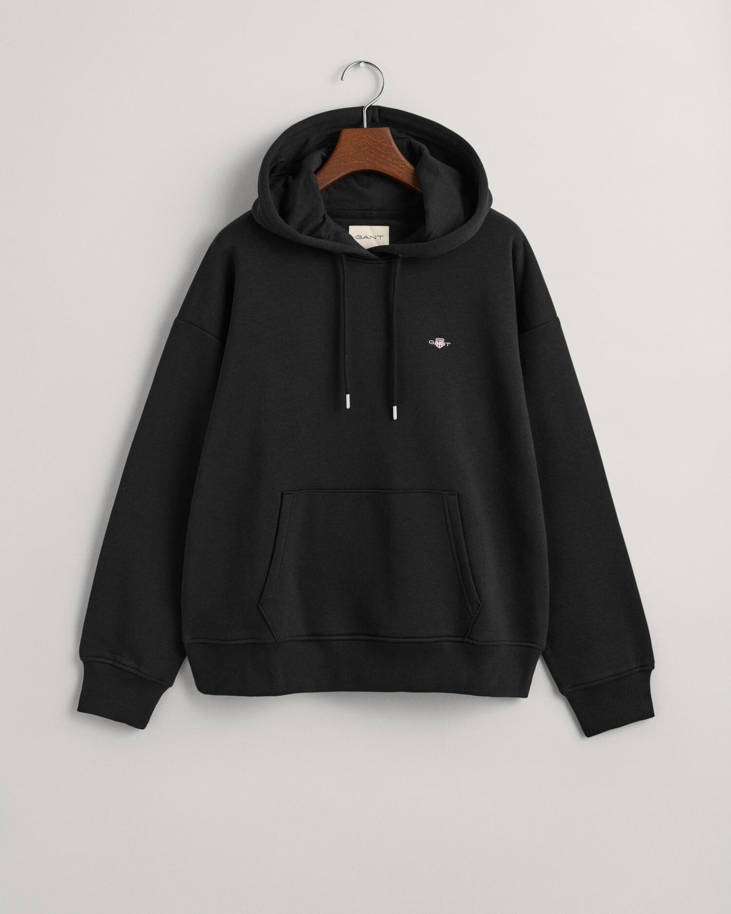 BLACK, SHIELD HOODIE, FLAT-LAY BY GANT AU.