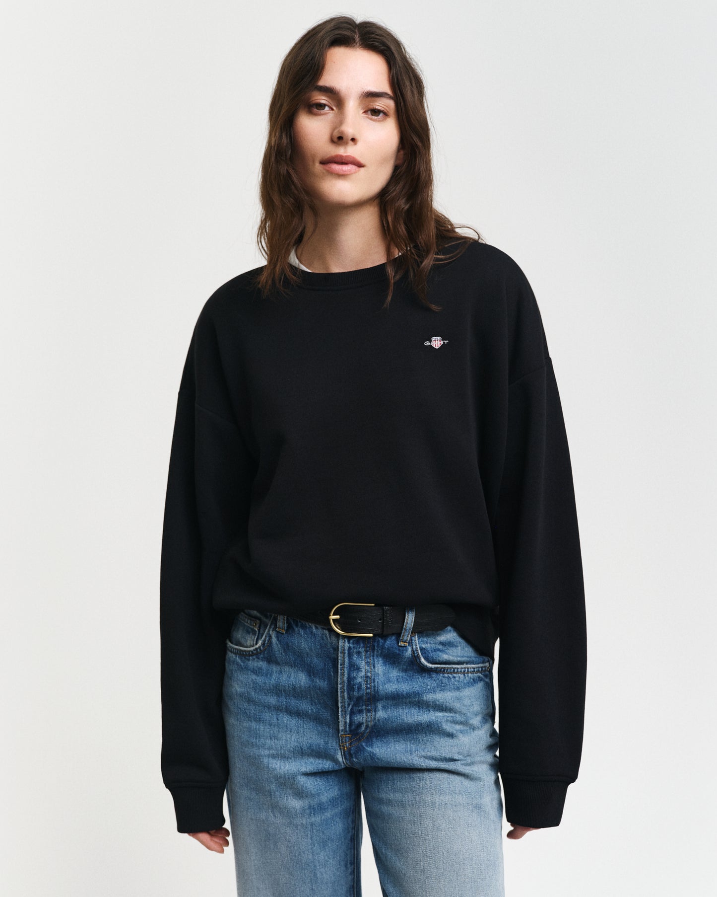 BLACK, SHIELD C-NECK SWEAT, FRONT-VIEW BY GANT AU.