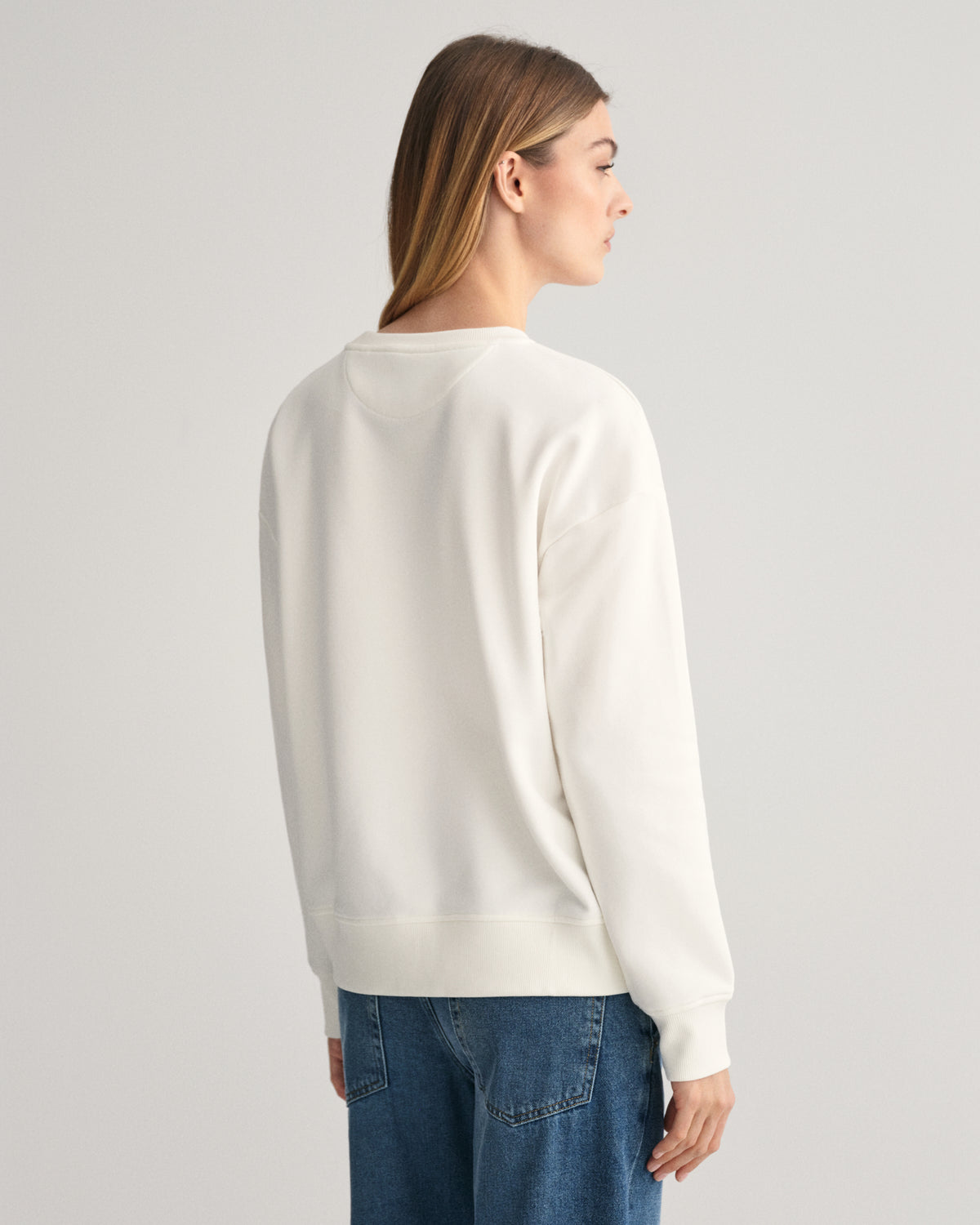 EGGSHELL, SHIELD C-NECK SWEAT, BACK-VIEW BY GANT AU.