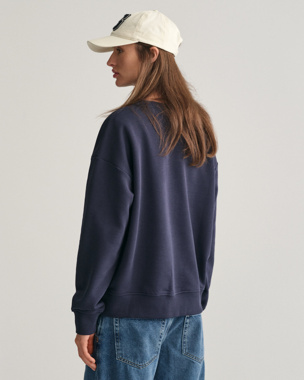 EVENING BLUE, SHIELD C-NECK SWEAT, BACK-VIEW BY GANT AU.