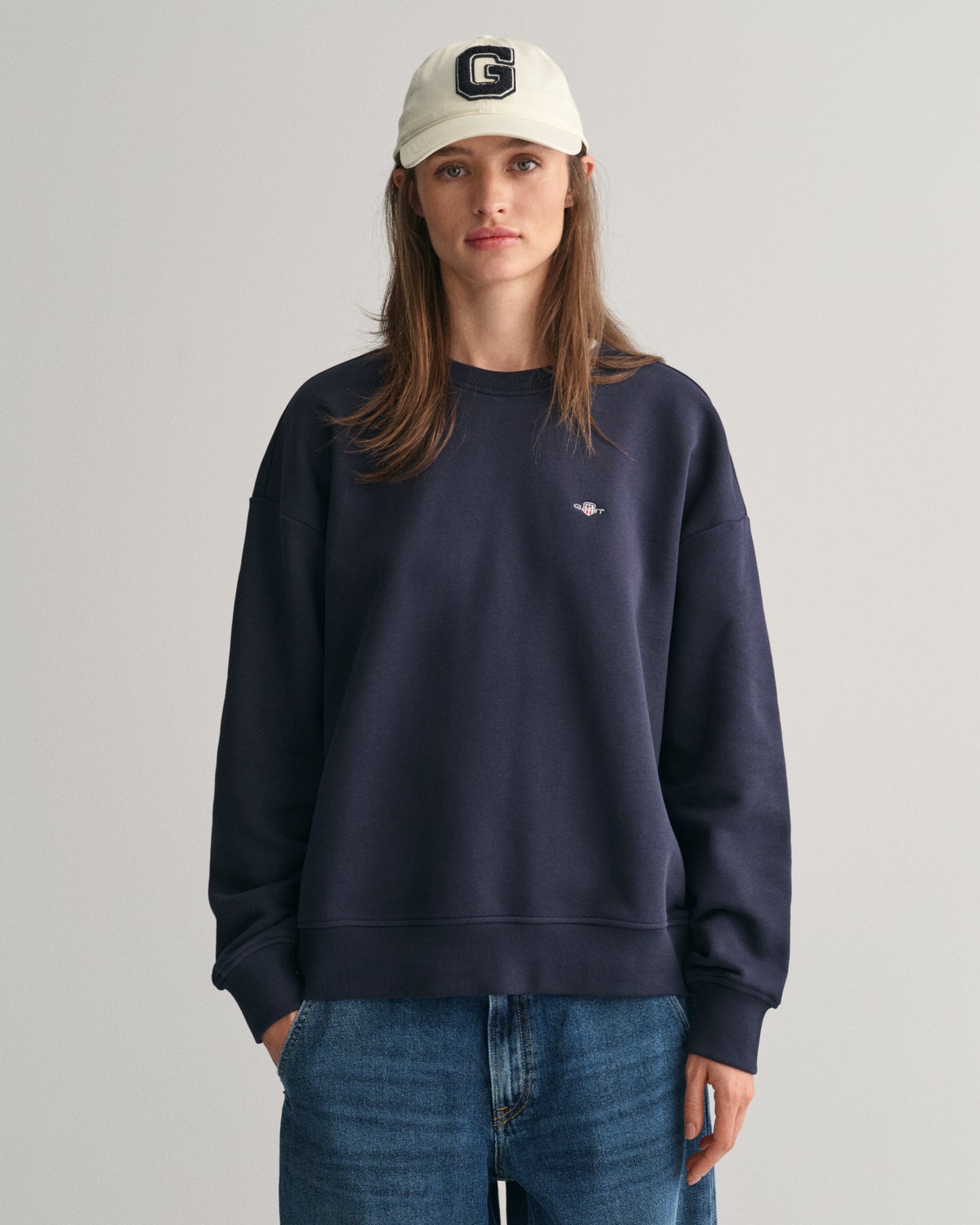 EVENING BLUE, SHIELD C-NECK SWEAT, FRONT-VIEW BY GANT AU.