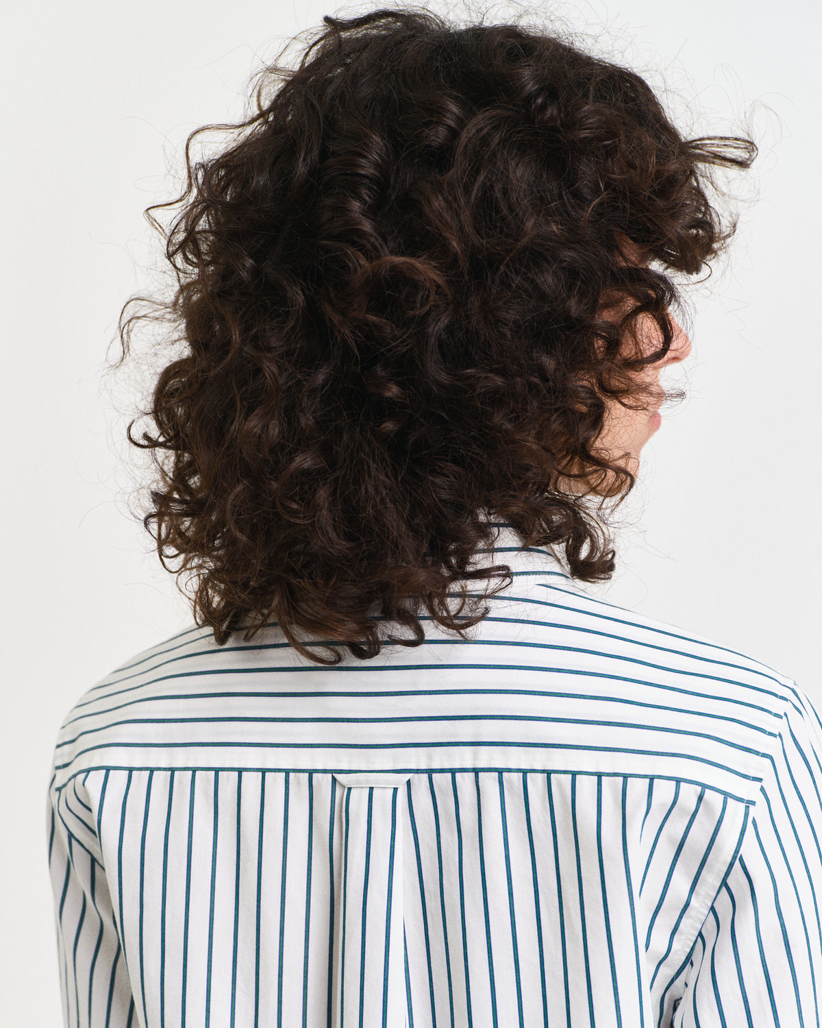 MODEL WEARING REG CLASSIC POPLIN STRIPED SHIRT