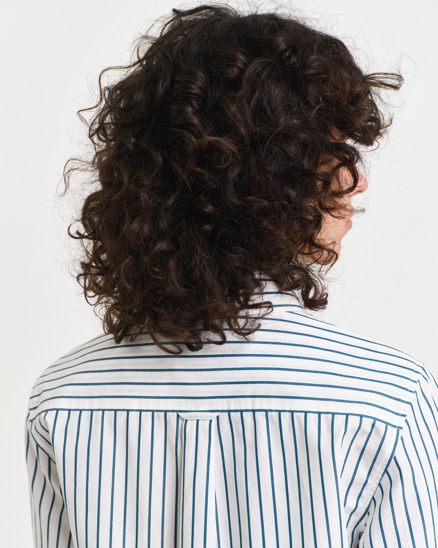 MODEL WEARING REG CLASSIC POPLIN STRIPED SHIRT