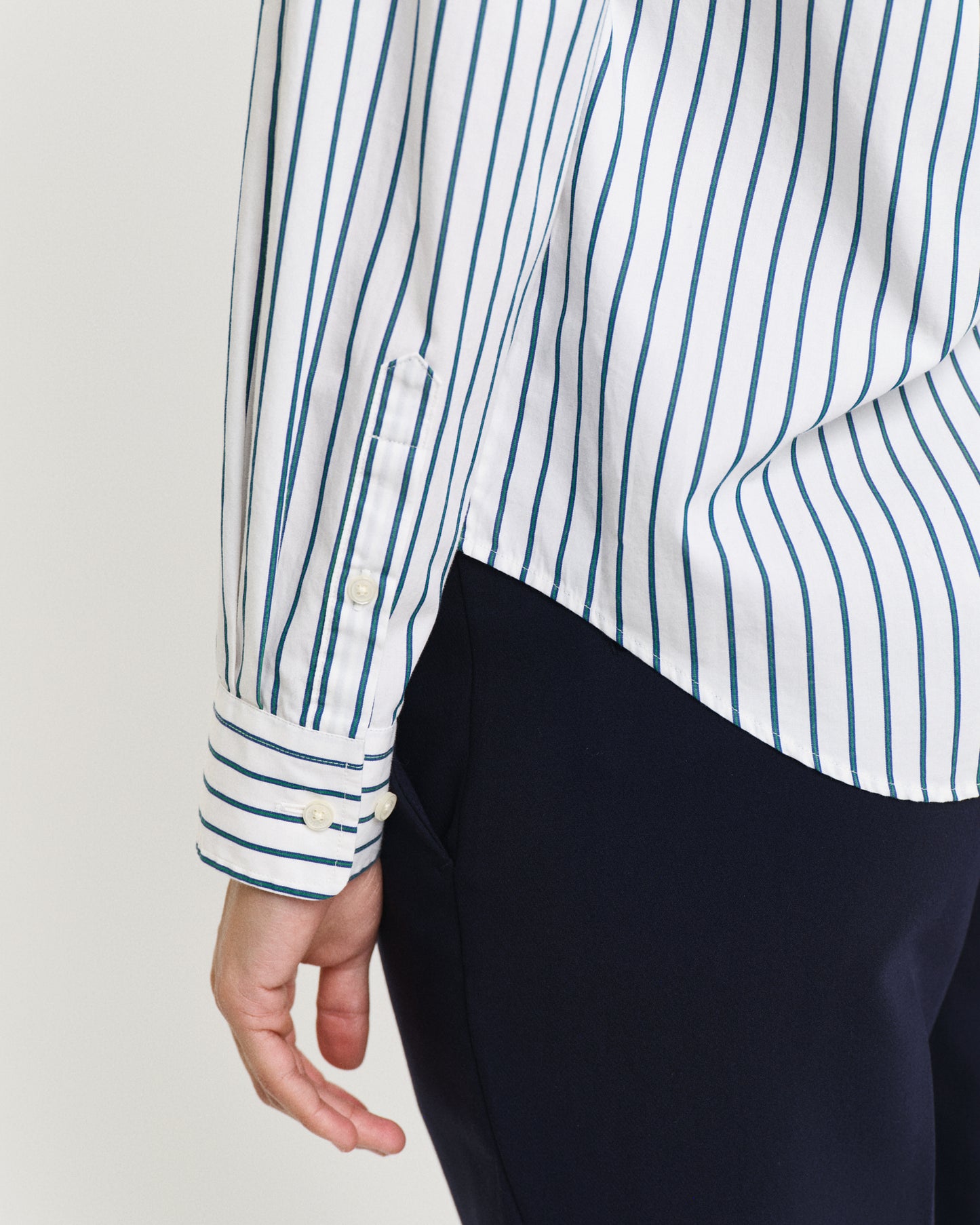 DEEP FOREST, REG CLASSIC POPLIN STRIPED SHIRT, CLOSE-UP BY GANT AU.