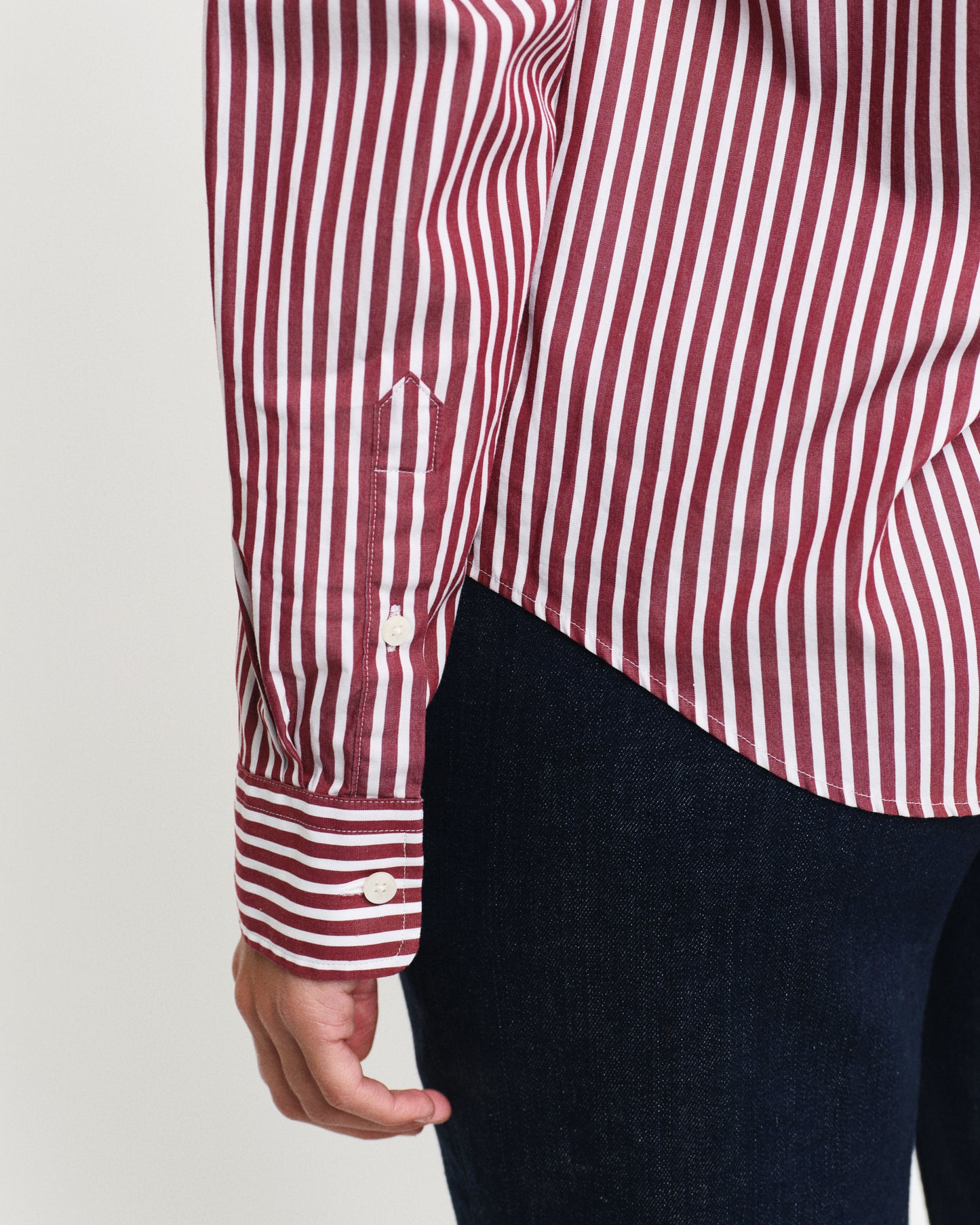 PLUMPED RED, REG CLASSIC POPLIN STRIPED SHIRT, CLOSE-UP BY GANT AU.