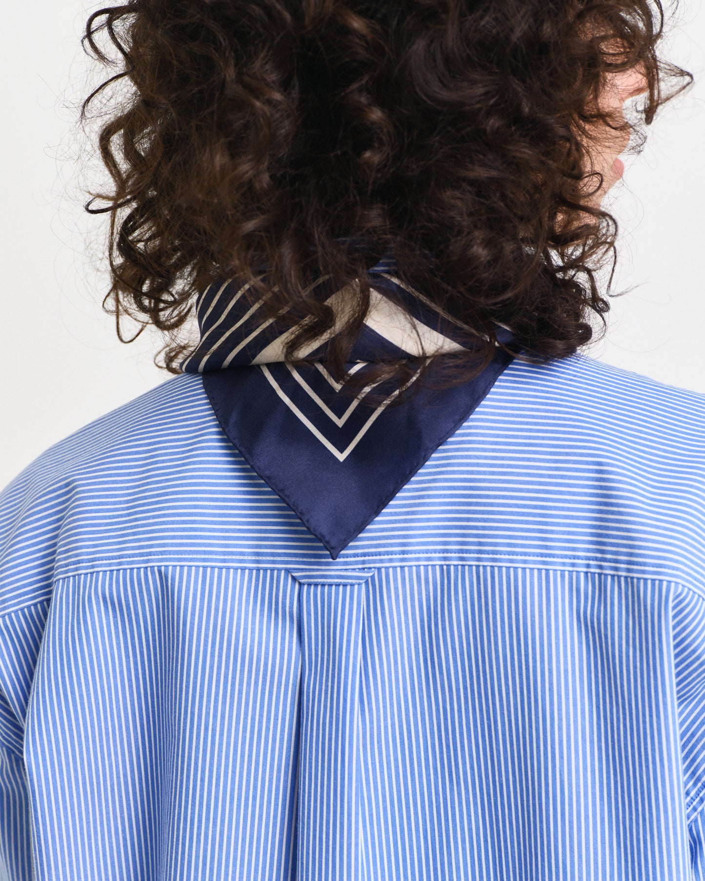 MODEL WEARING REL CLASSIC POPLIN STRIPED SHIRT