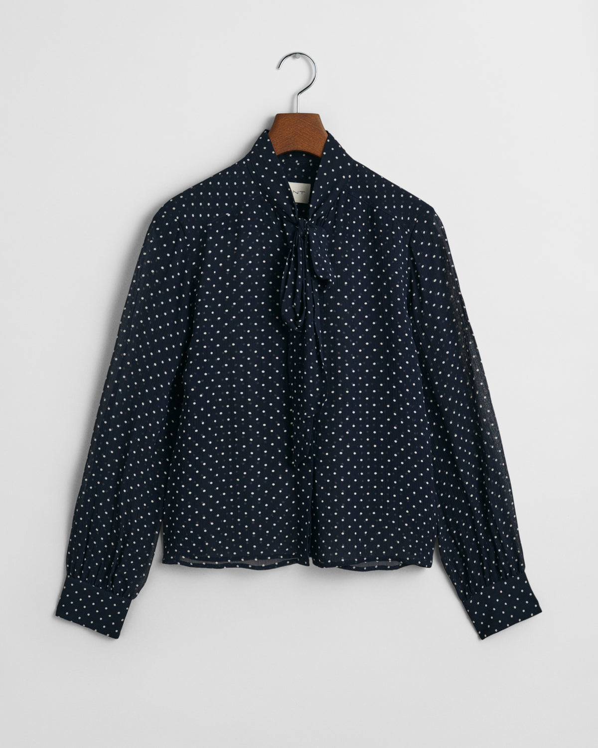 EVENING BLUE, REG DOT PRINT BOW BLOUSE, FLAT-LAY BY GANT AU.