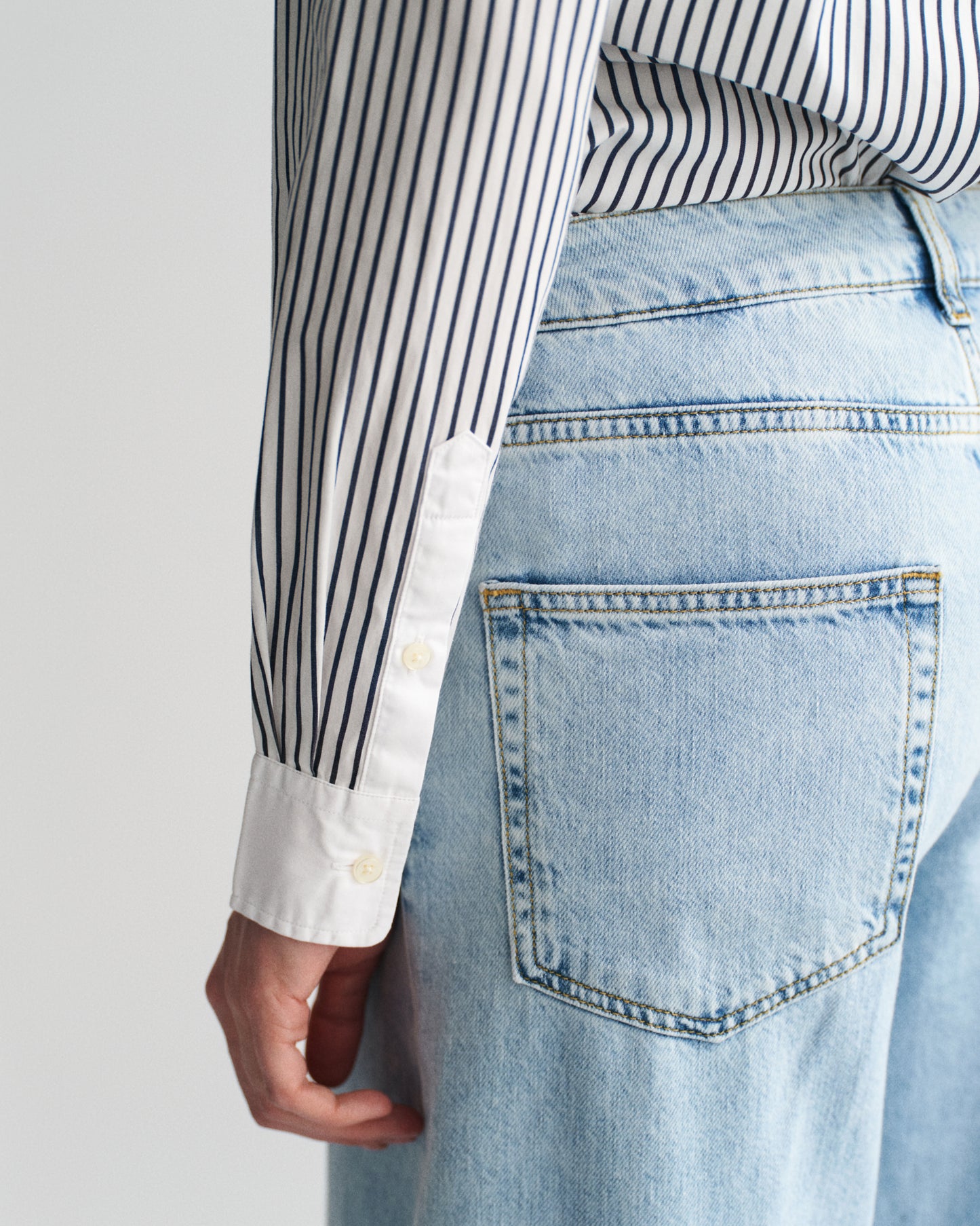 MODEL WEARING REG CONTRAST COLLAR STRIPED SHIRT
