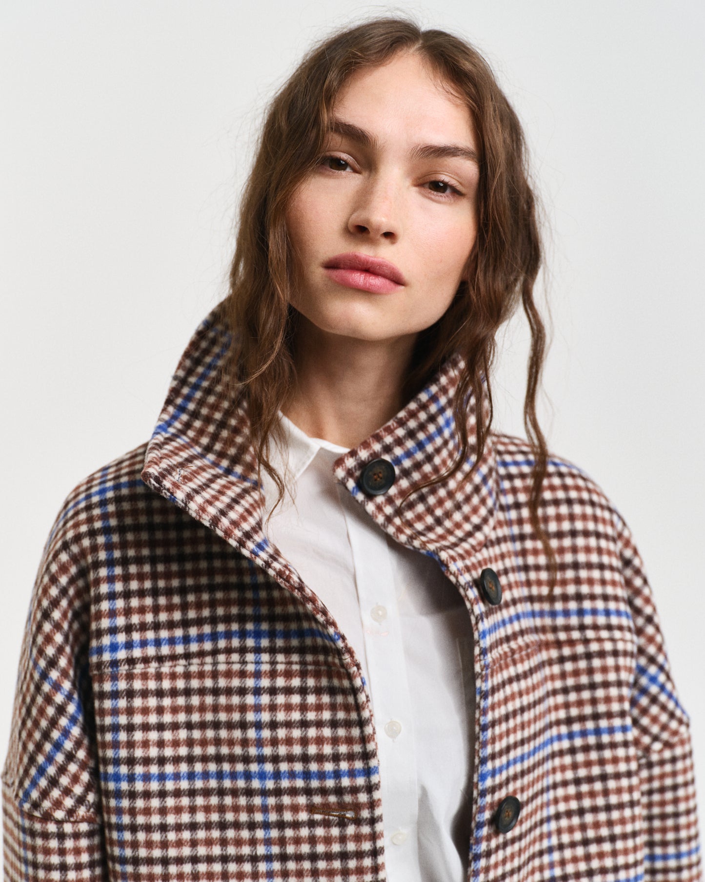MODEL WEARING CHECKED CROPPED WOOL JACKET