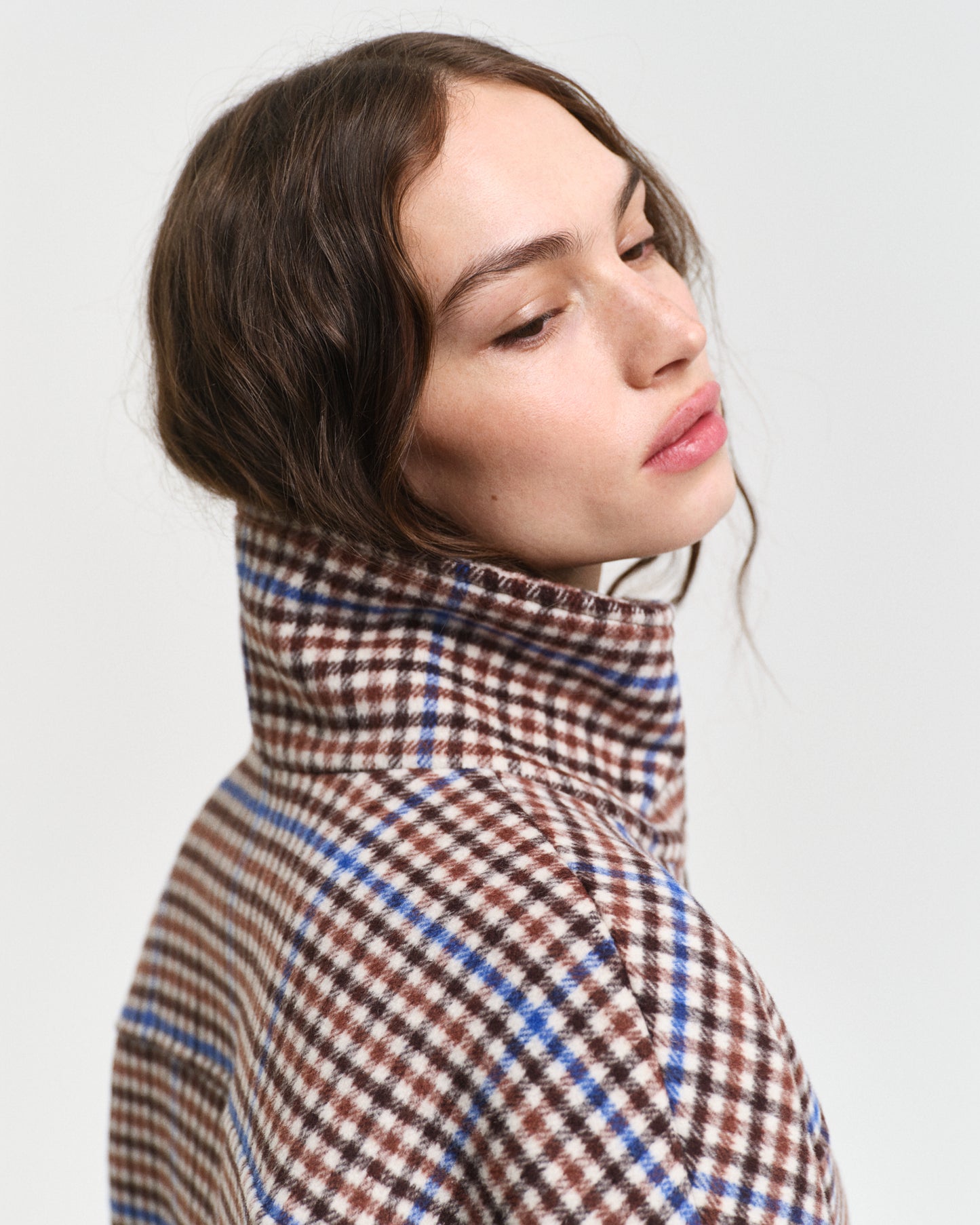 COLLEGE BLUE, CHECKED CROPPED WOOL JACKET, CLOSE-UP BY GANT AU.