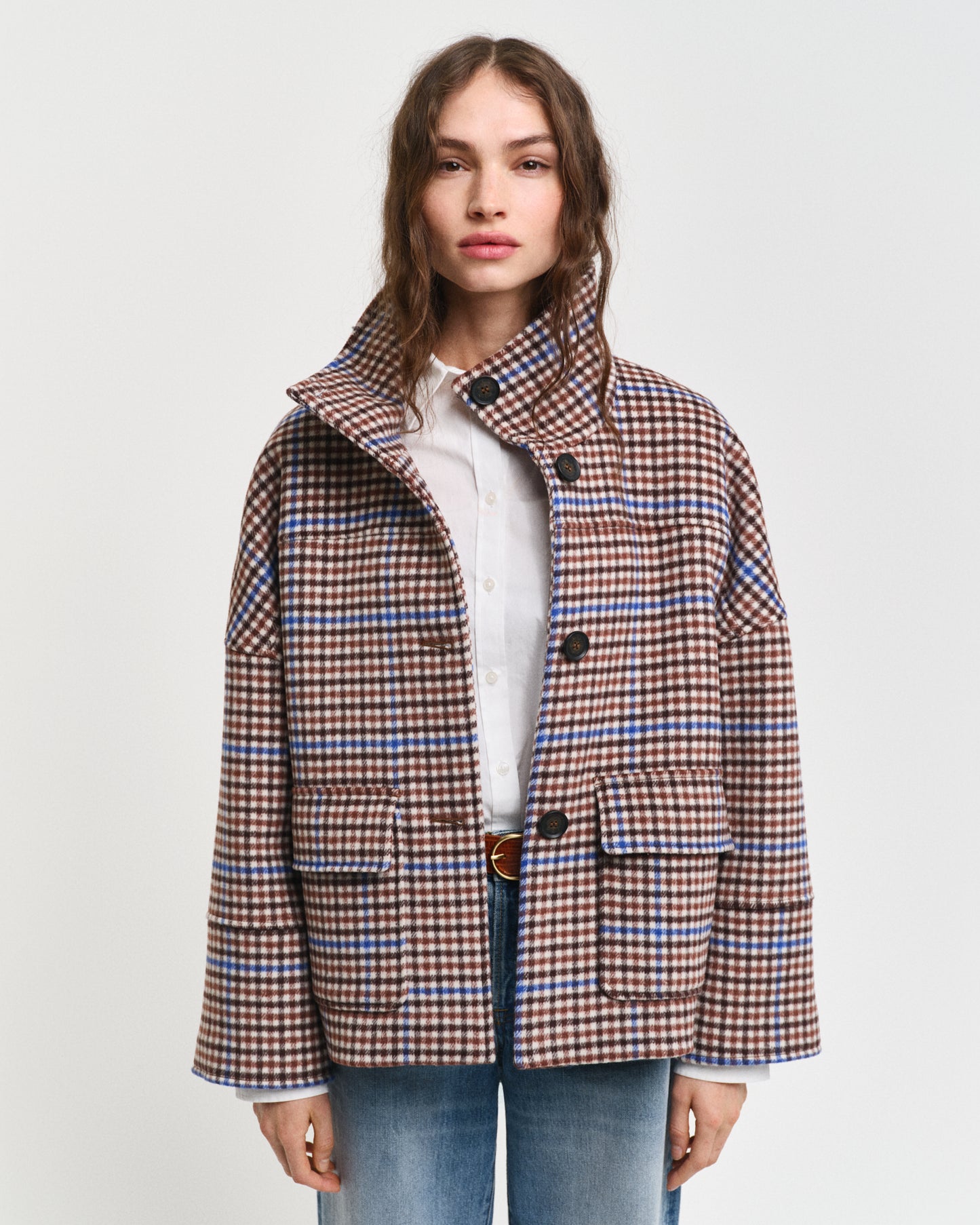 COLLEGE BLUE, CHECKED CROPPED WOOL JACKET, FRONT-VIEW BY GANT AU.