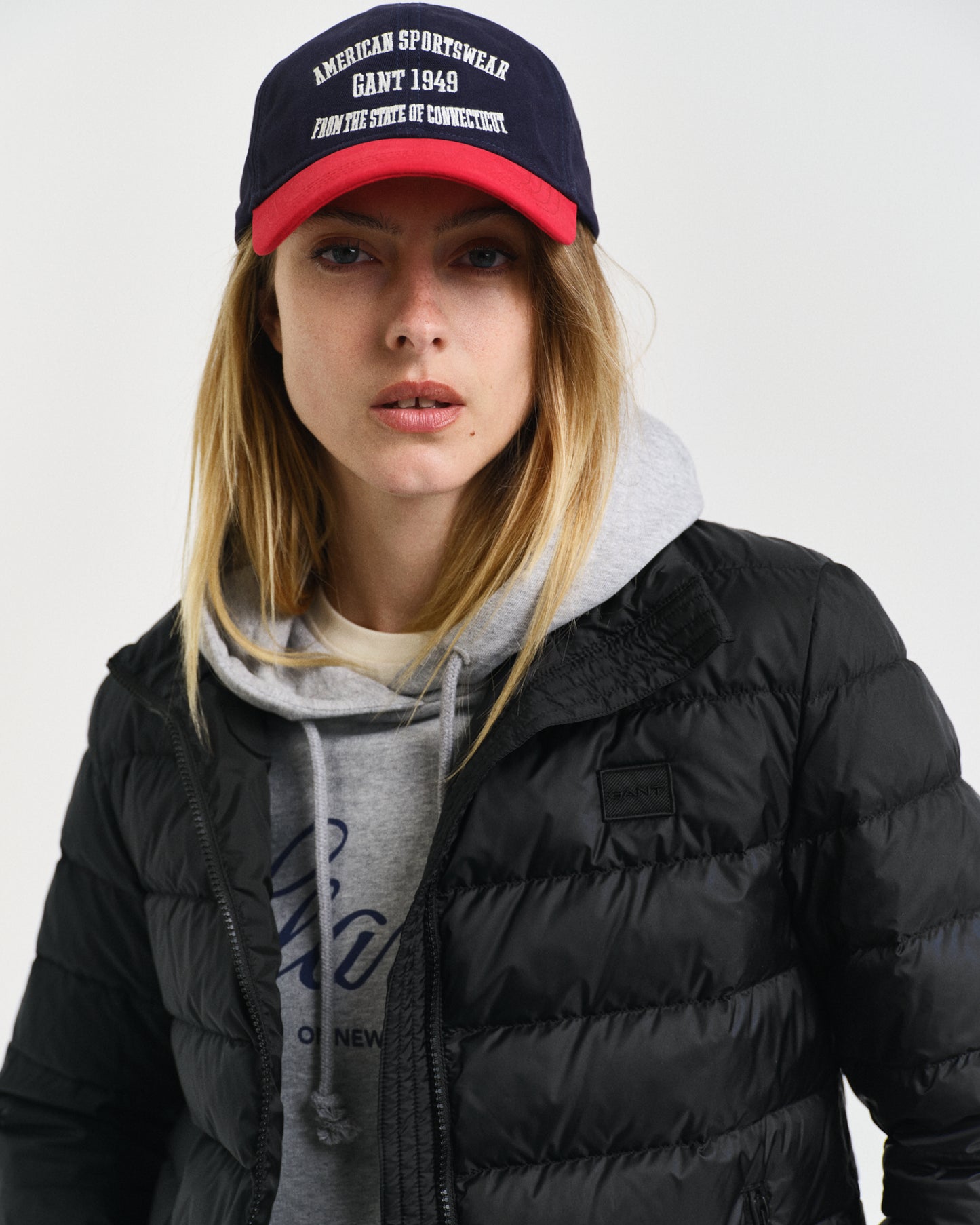 BLACK, LIGHT DOWN LOGO JACKET, CLOSE-UP BY GANT AU.